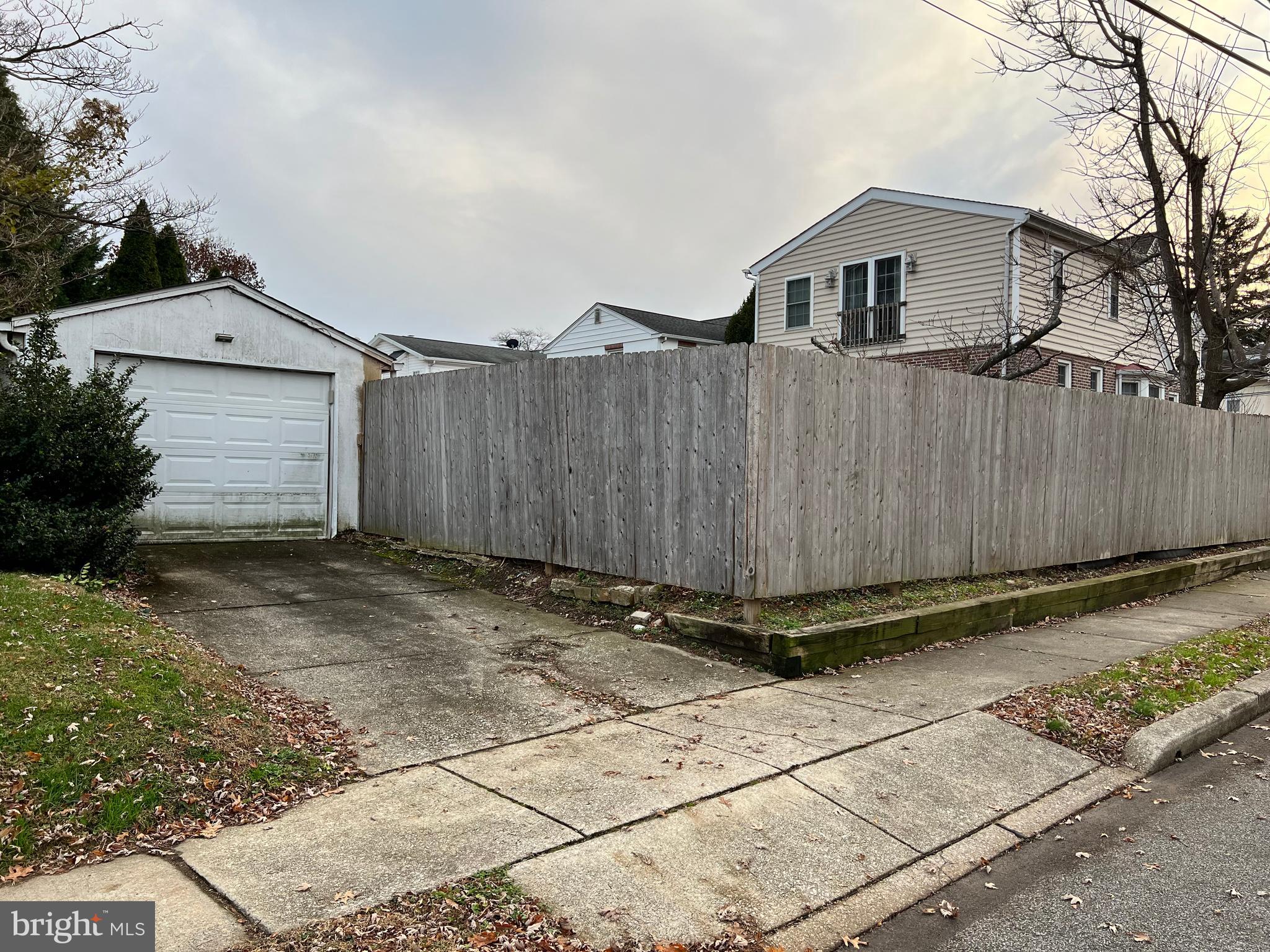 133 N Mansfield Ave