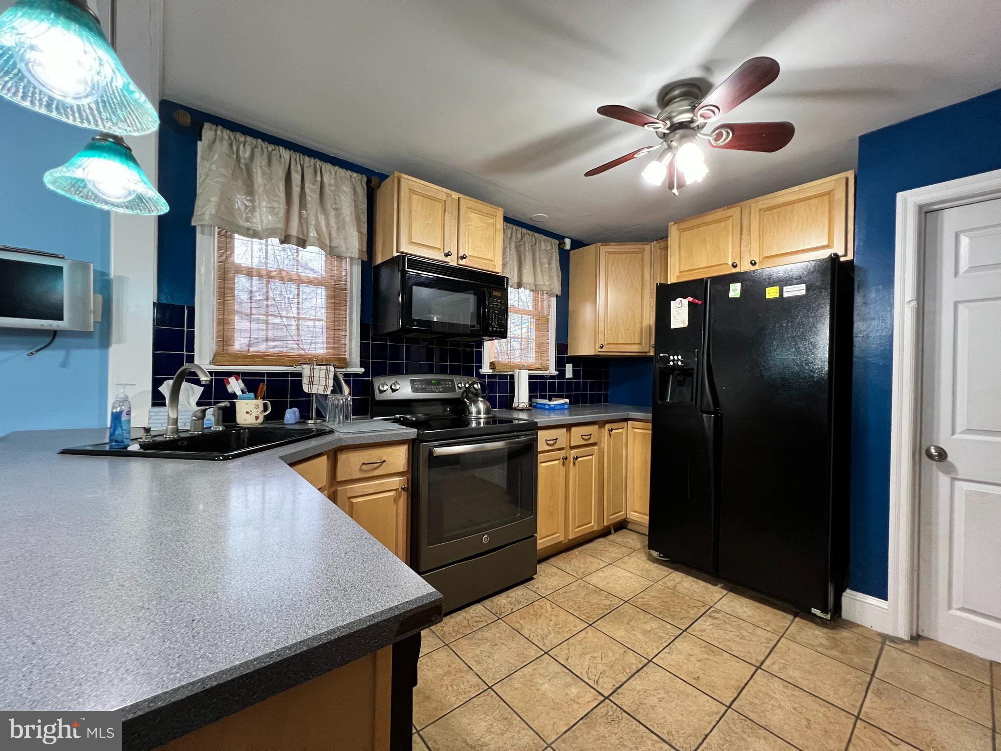133 N Mansfield Ave
