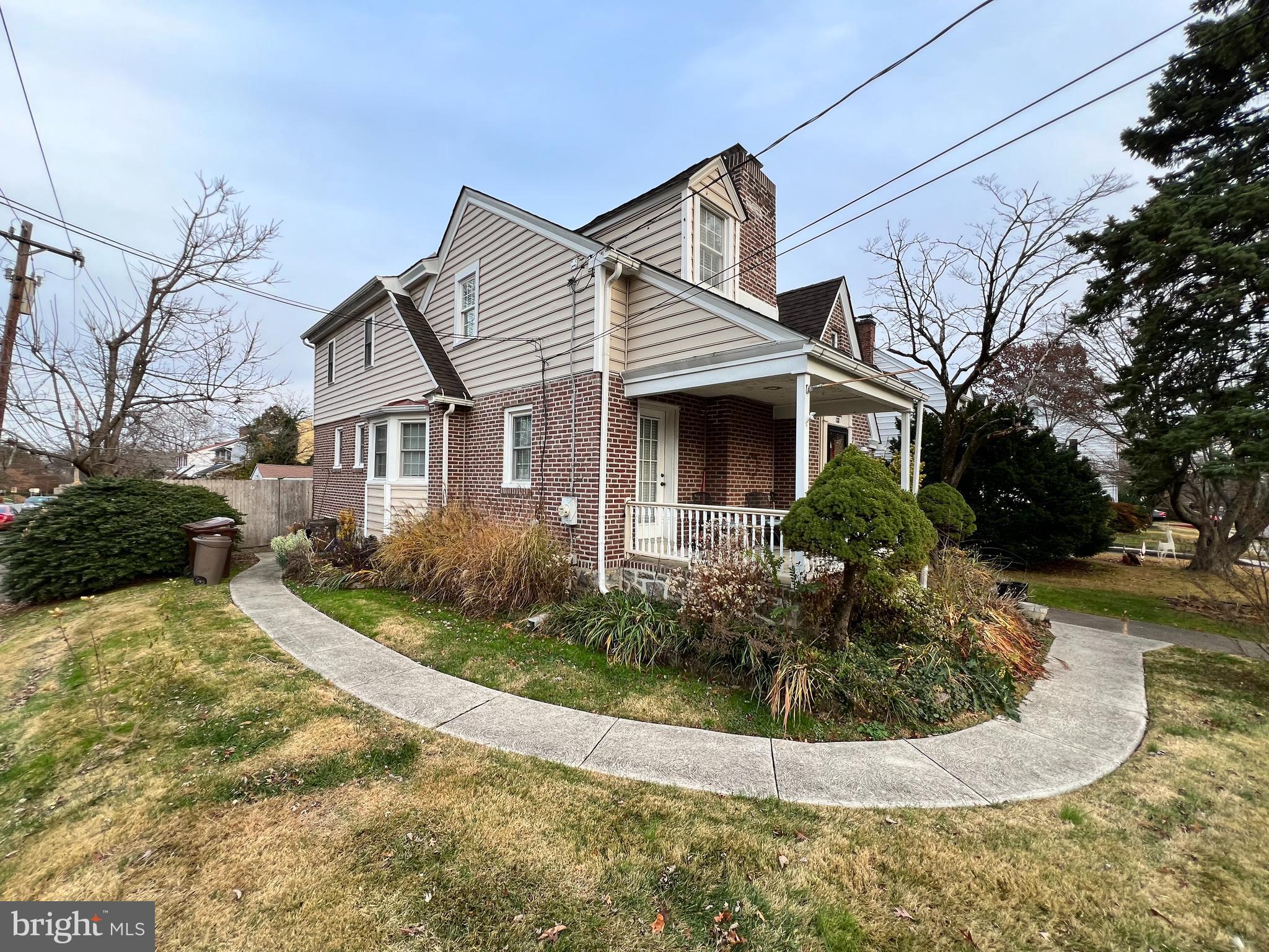 133 N Mansfield Ave