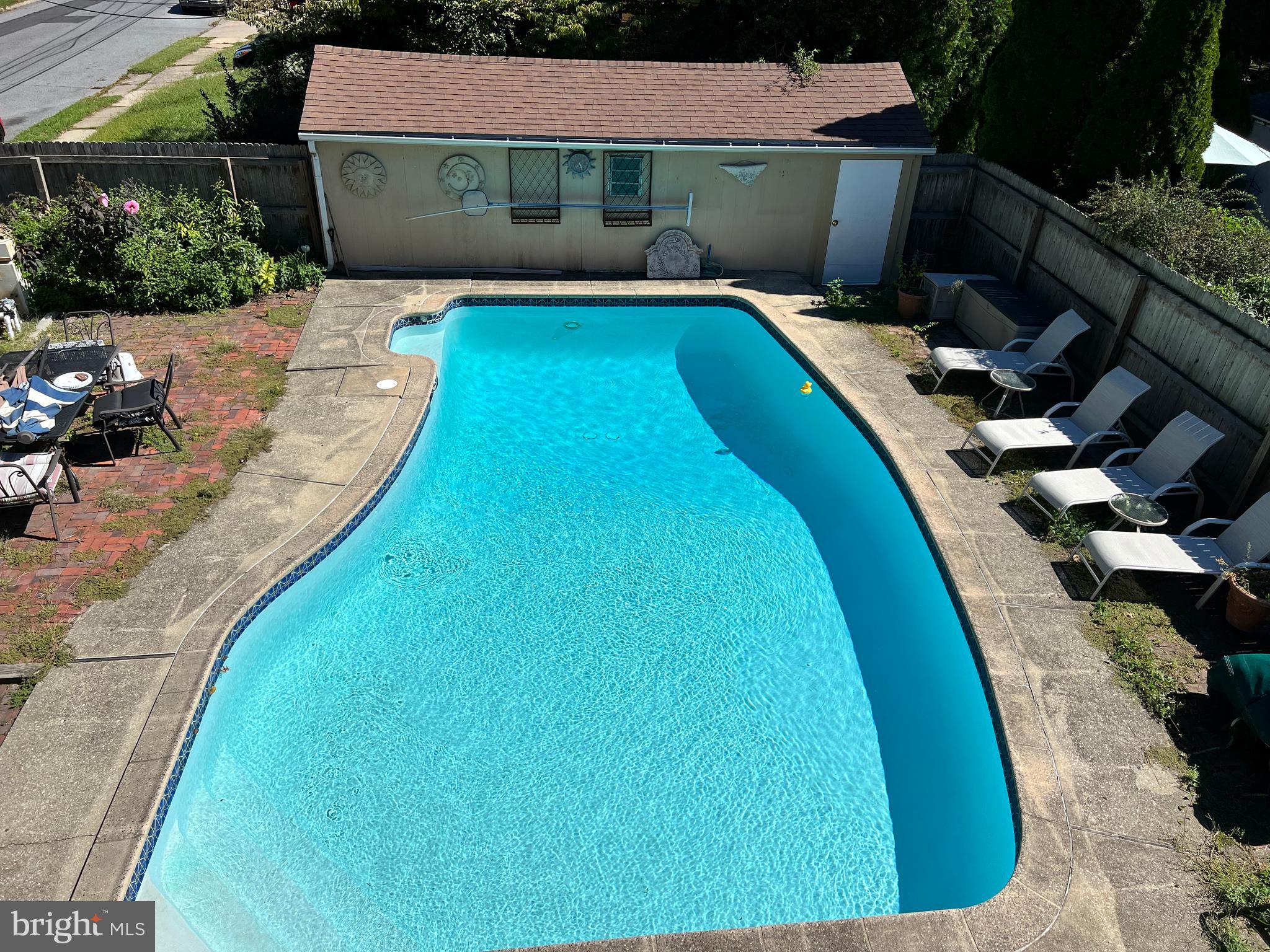 133 N Mansfield Ave