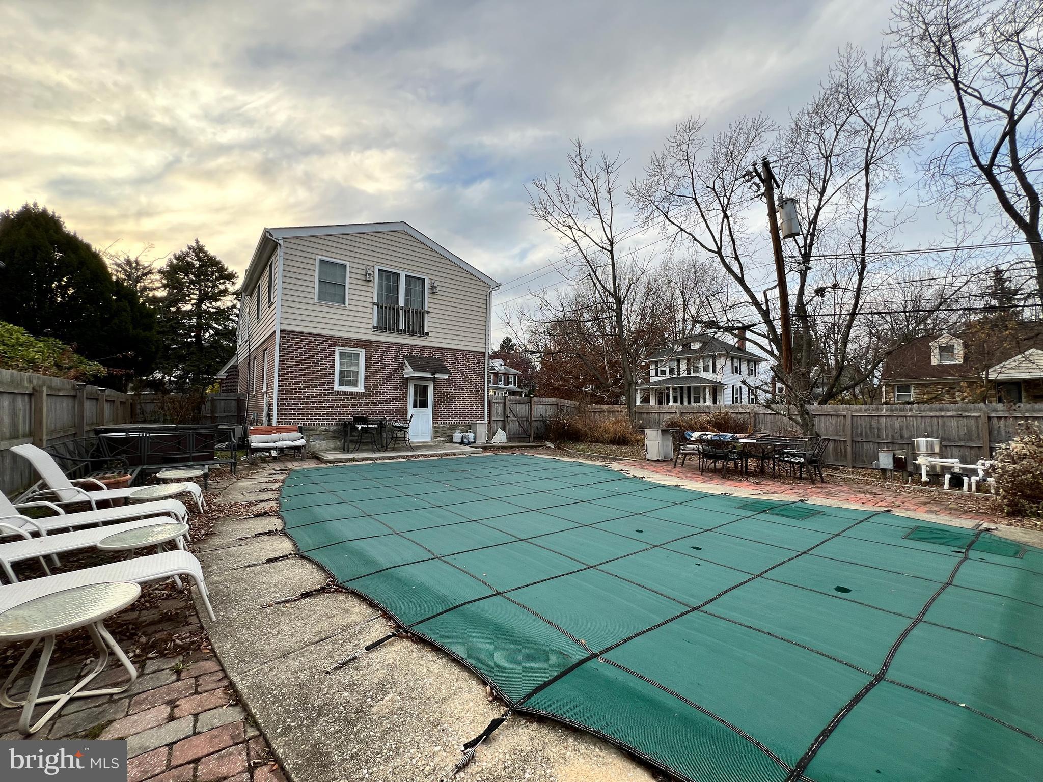 133 N Mansfield Ave