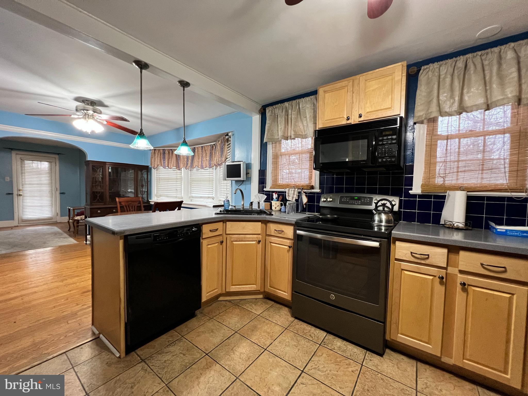 133 N Mansfield Ave