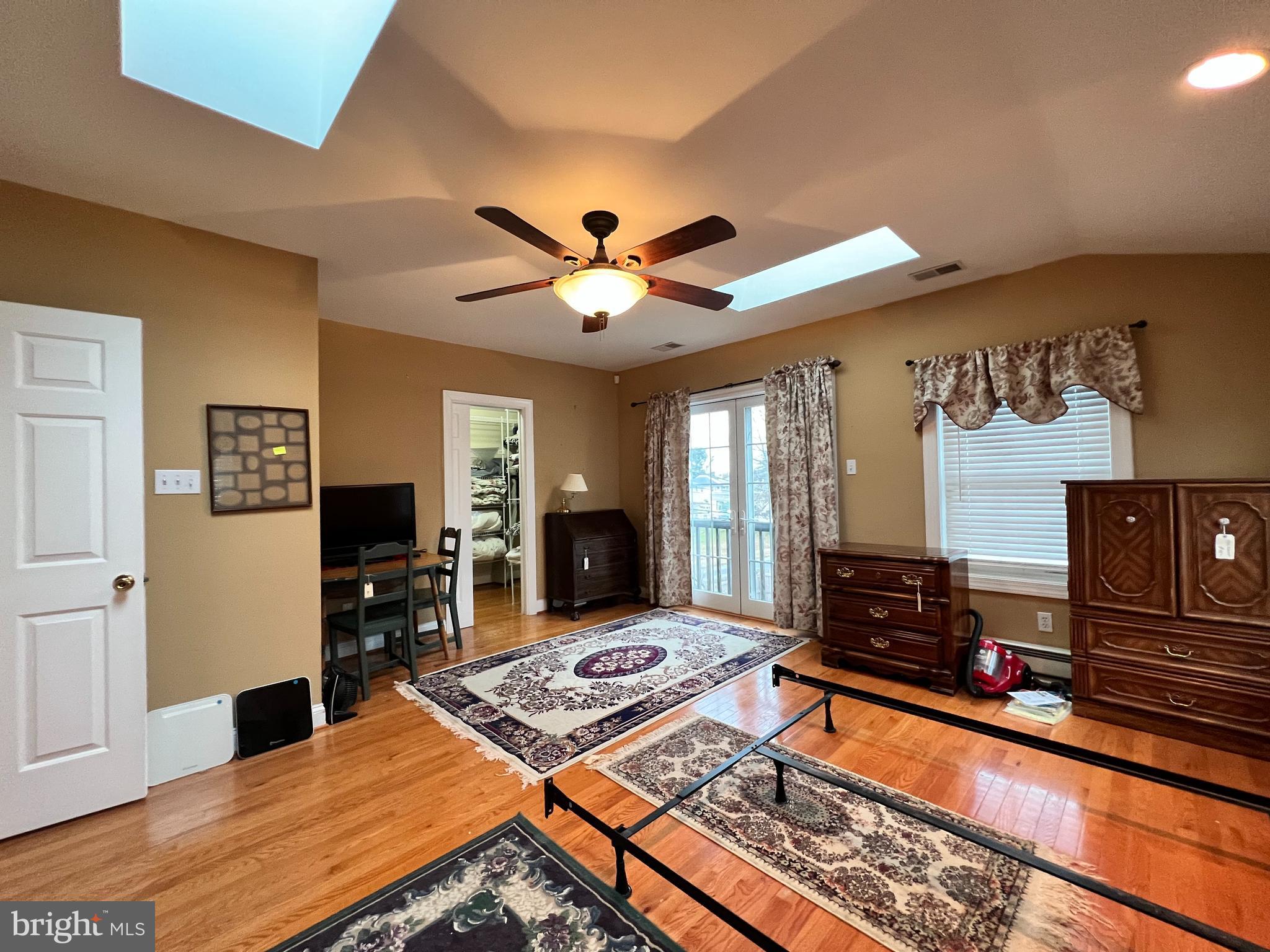 133 N Mansfield Ave