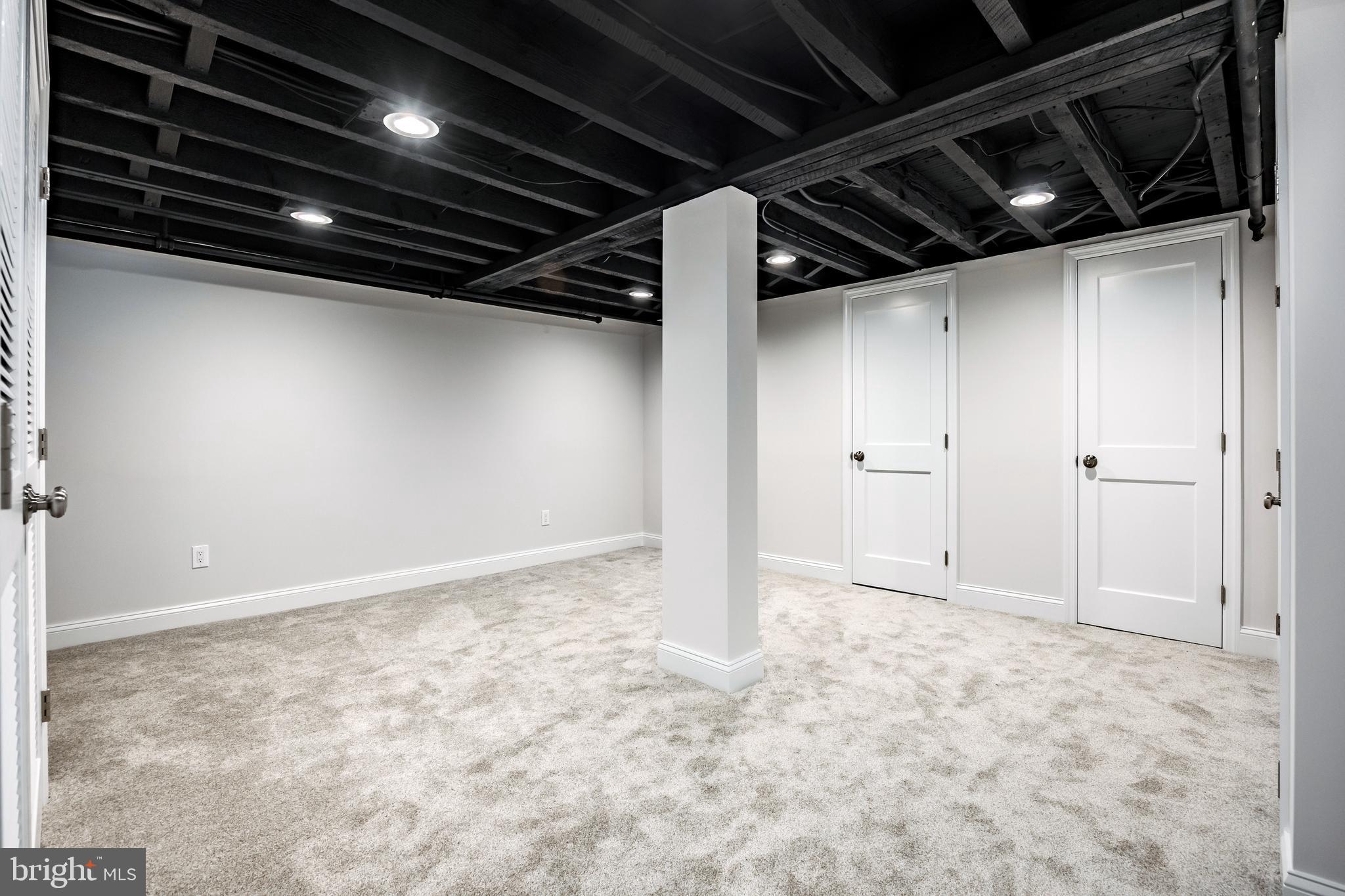 222 Greenbriar Ln