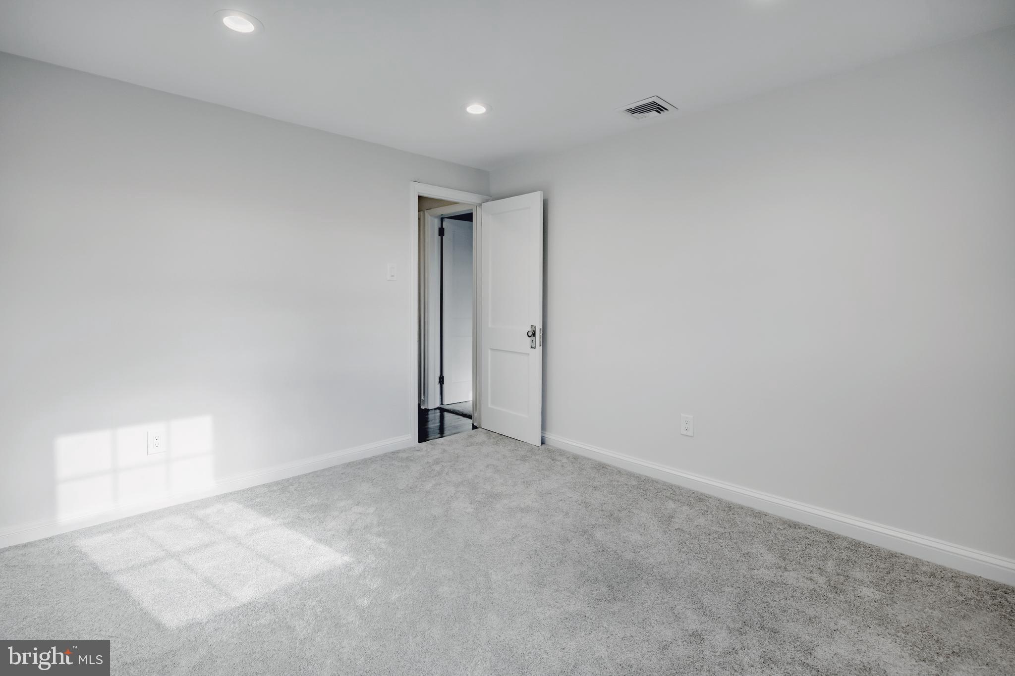 222 Greenbriar Ln