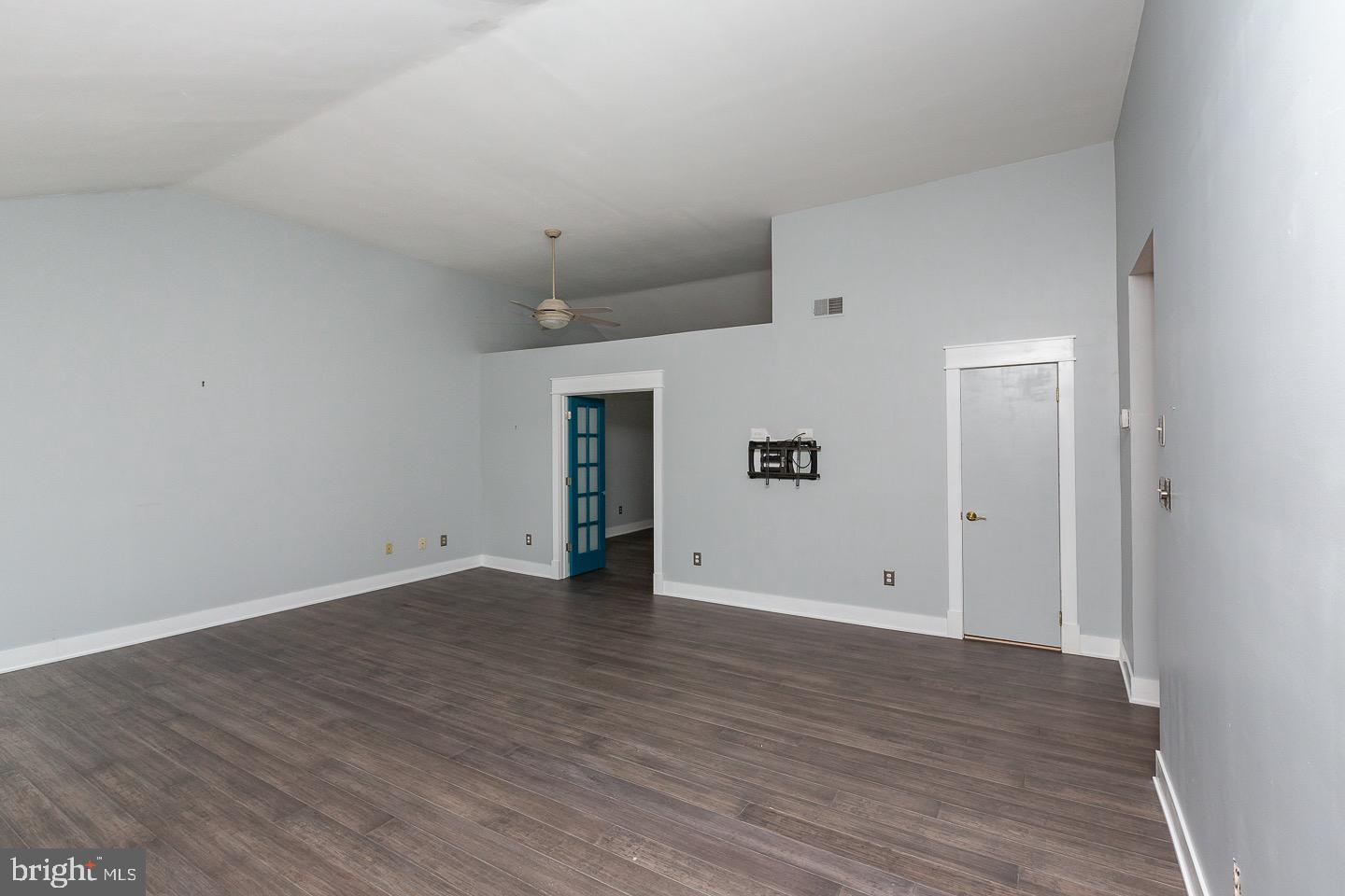 211 Cornell Dr