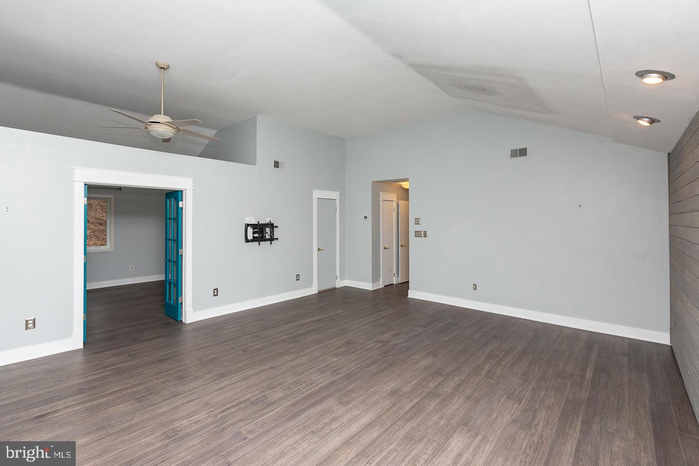 211 Cornell Dr