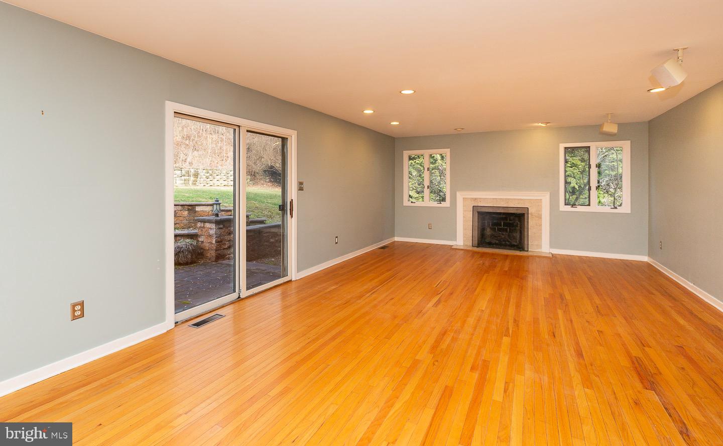 211 Cornell Dr
