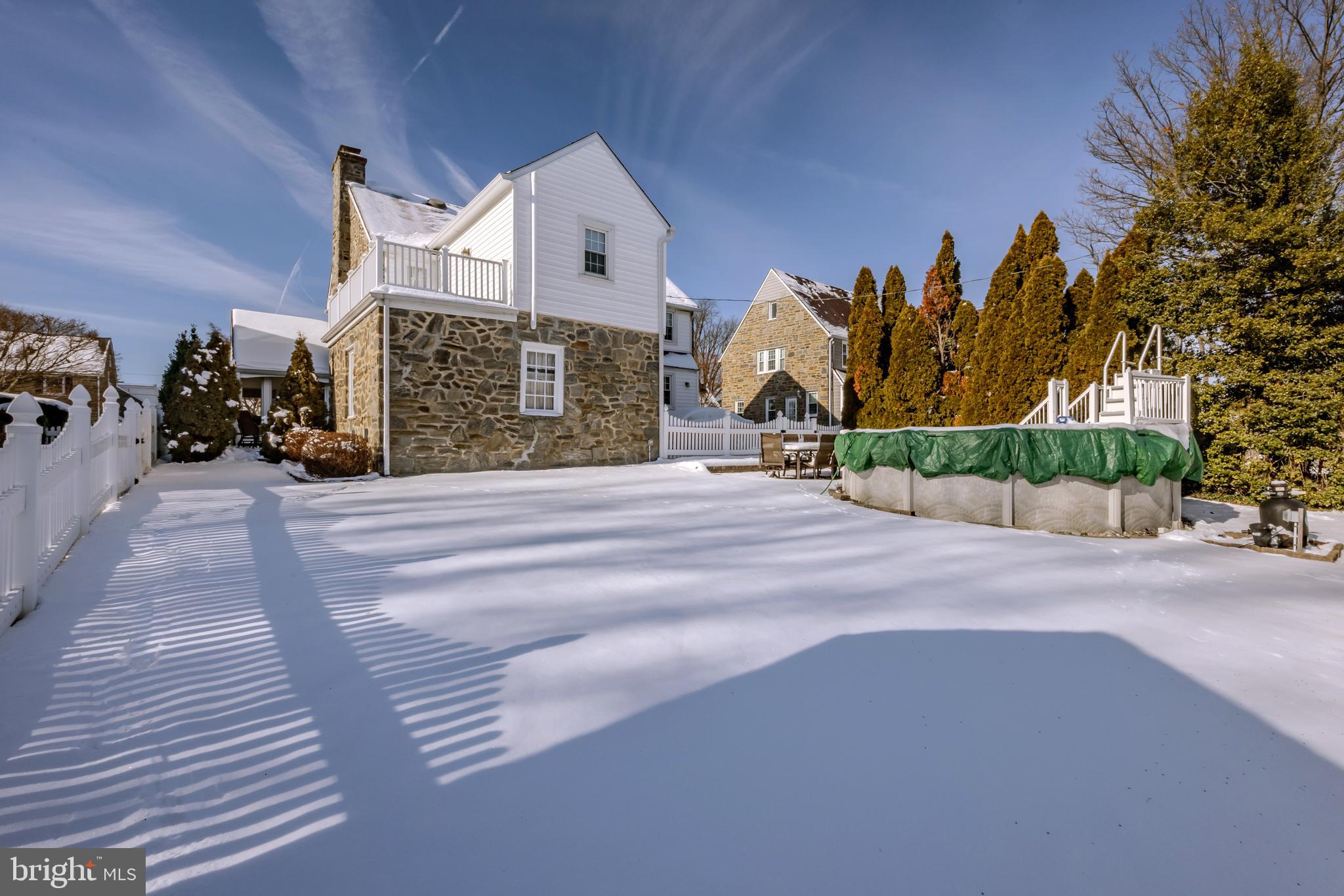 1003 Edmonds Ave
