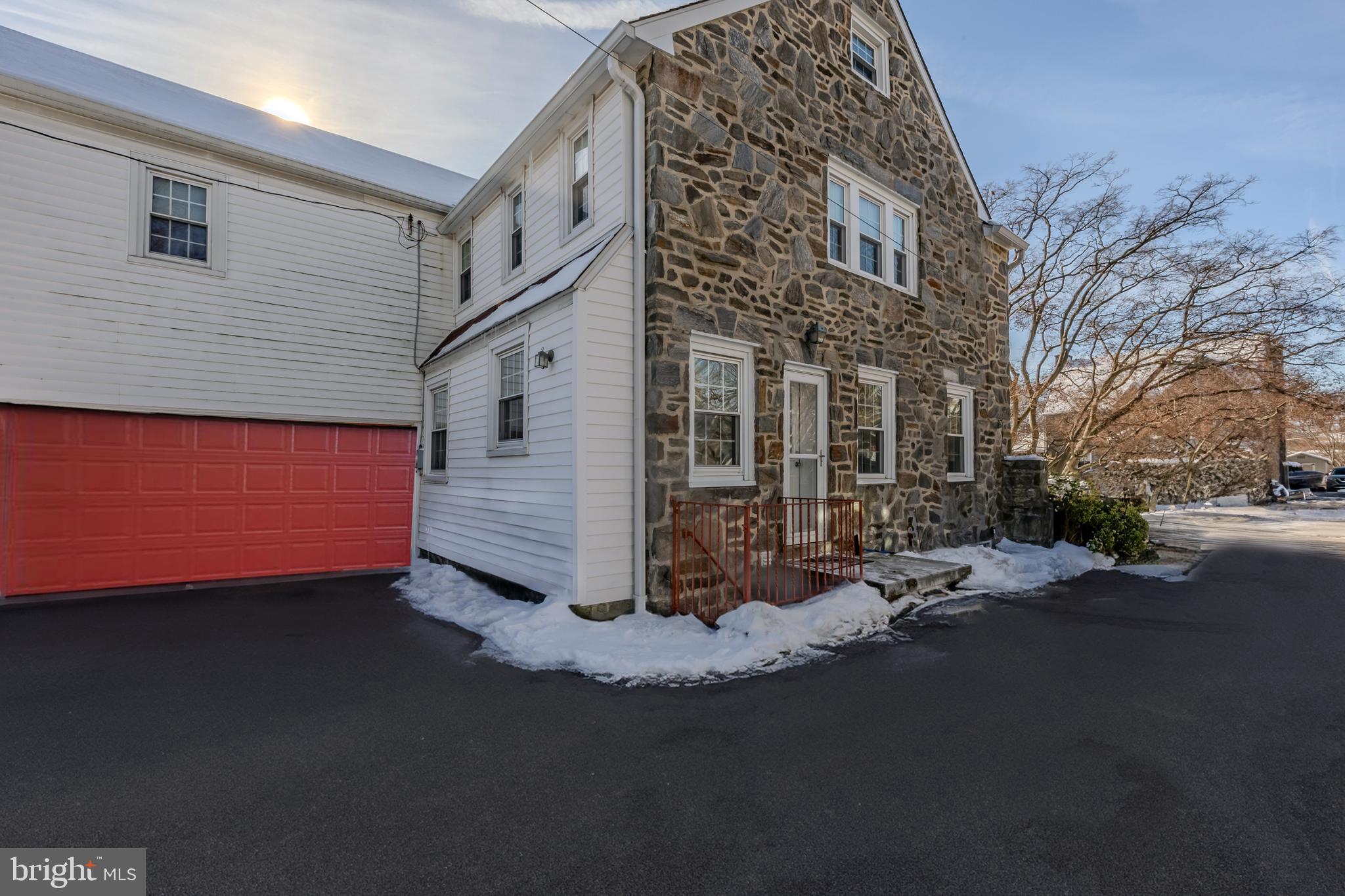 1003 Edmonds Ave