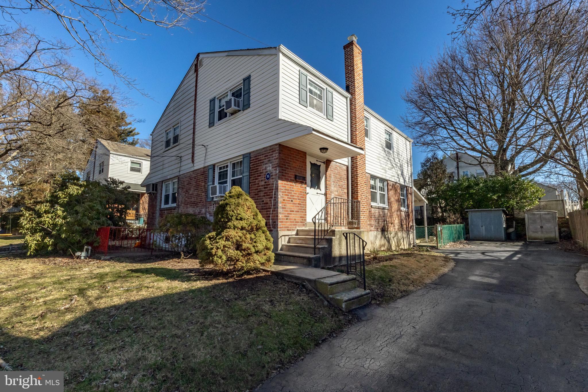 765 Hathaway Ln