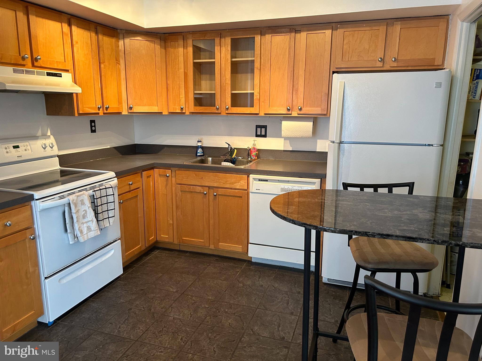 700 Ardmore Ave #124