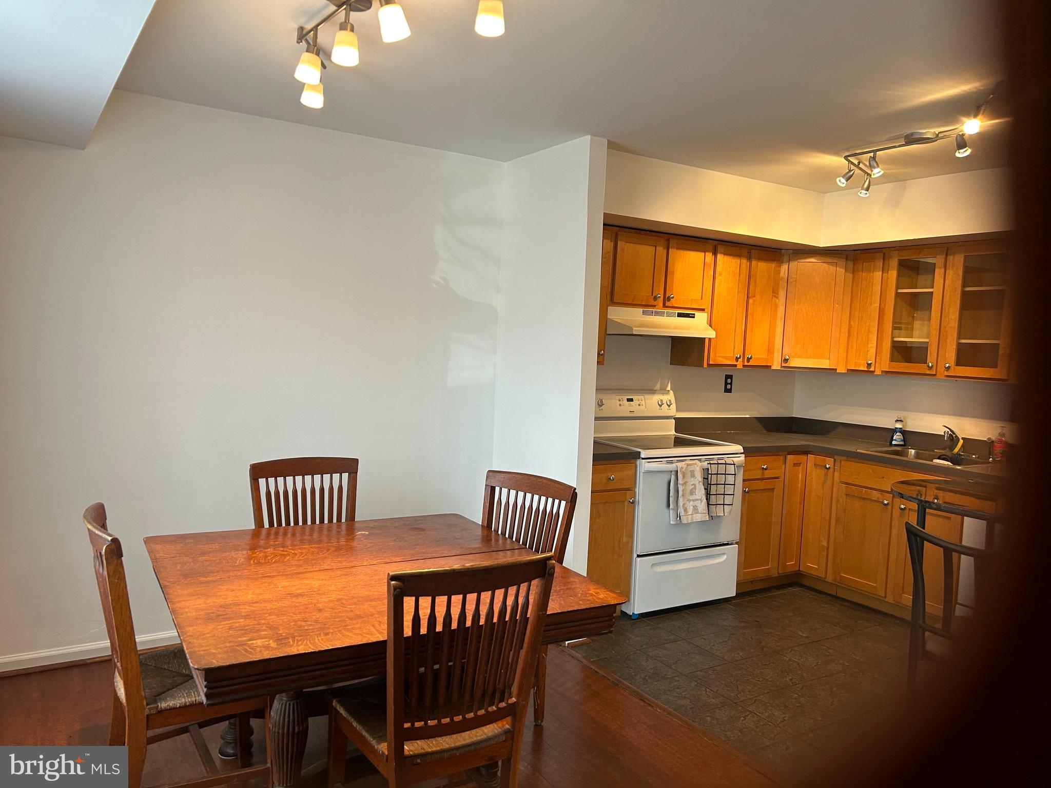 700 Ardmore Ave #124