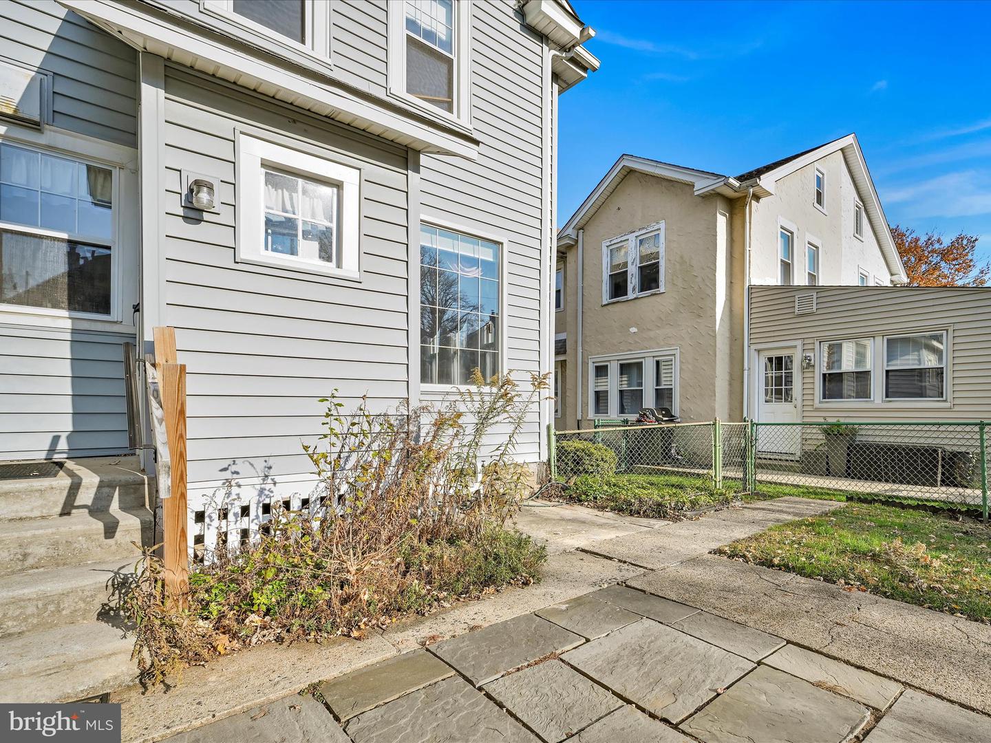 10 Waverly Rd