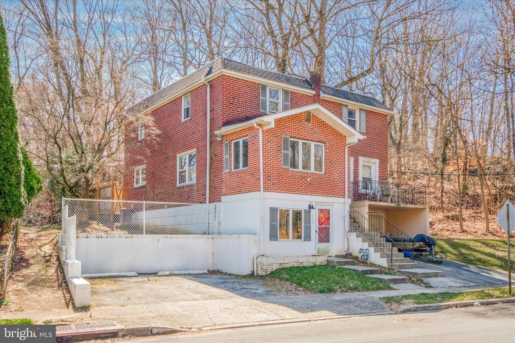 622 N Sycamore Ave