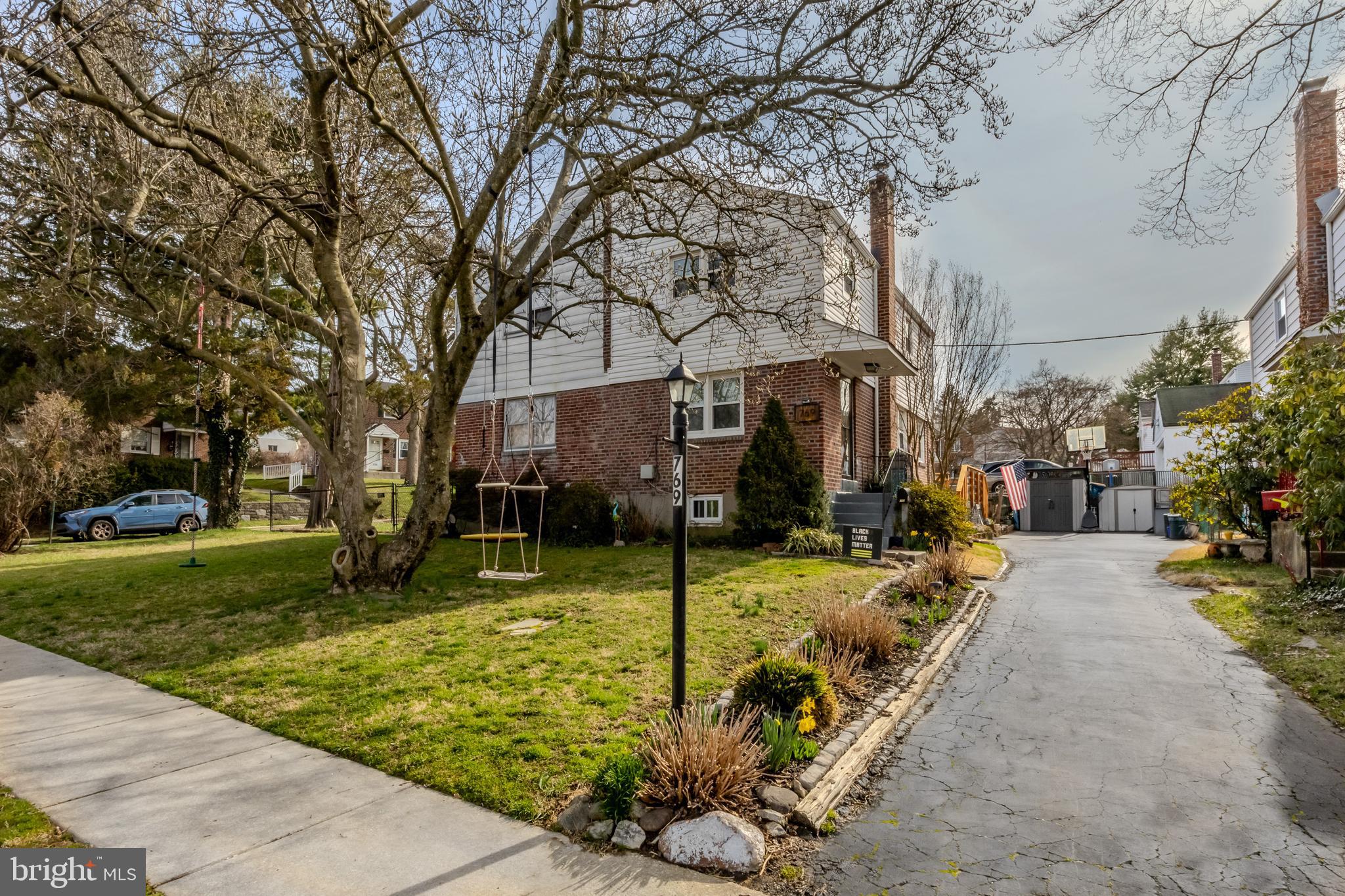 769 Hathaway Ln