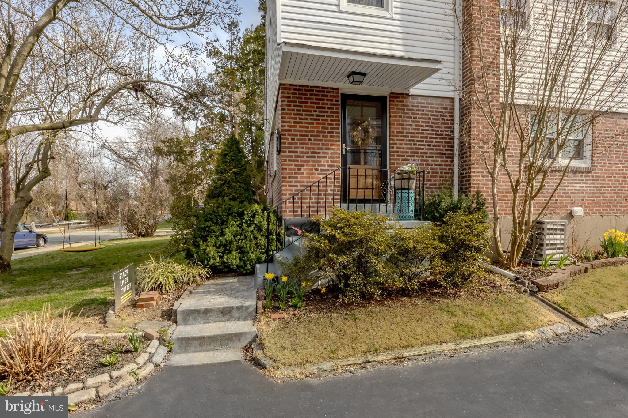 769 Hathaway Ln