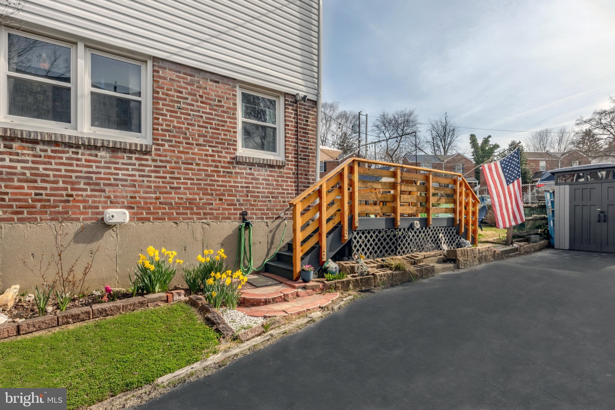 769 Hathaway Ln