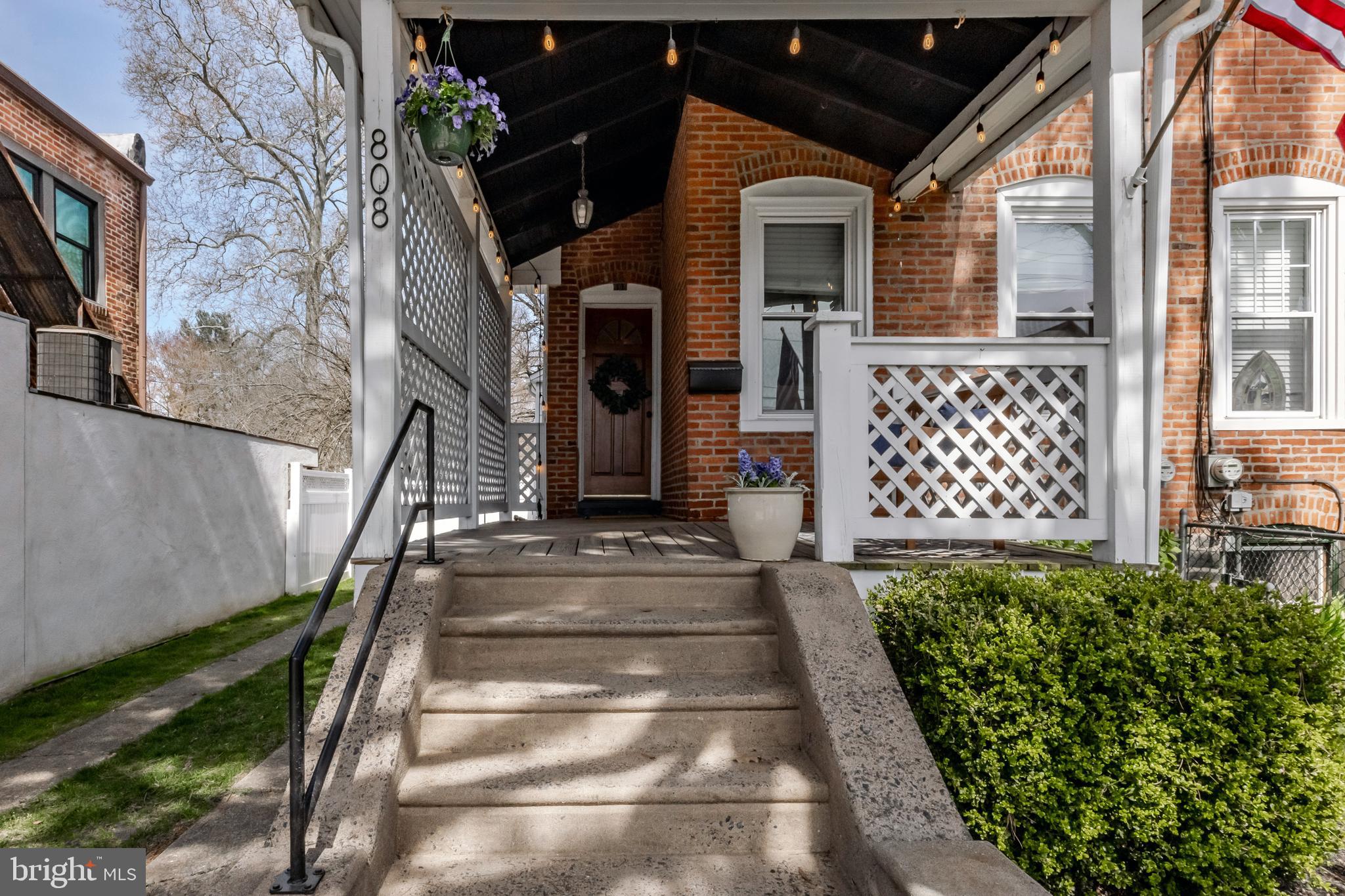 808 Aubrey Ave