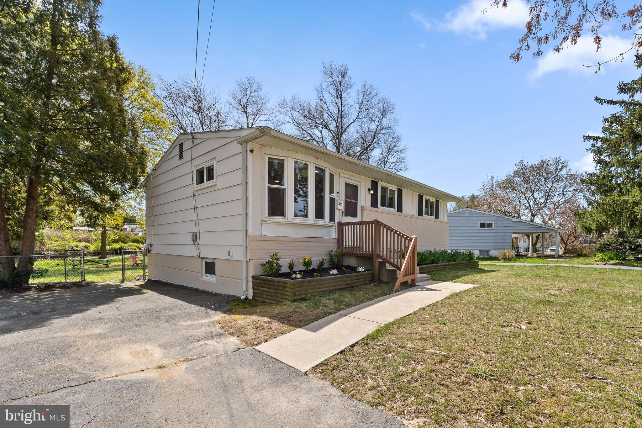410 Wickersham Ln
