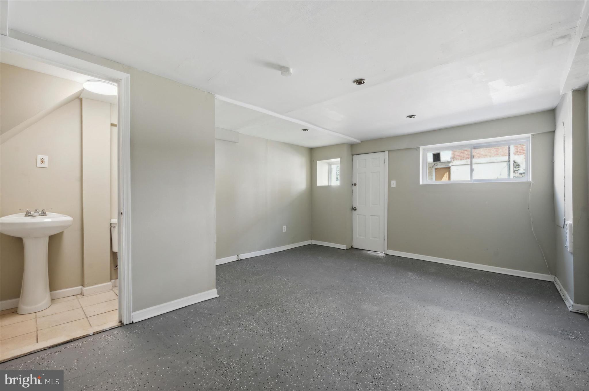 141 Laurel Rd