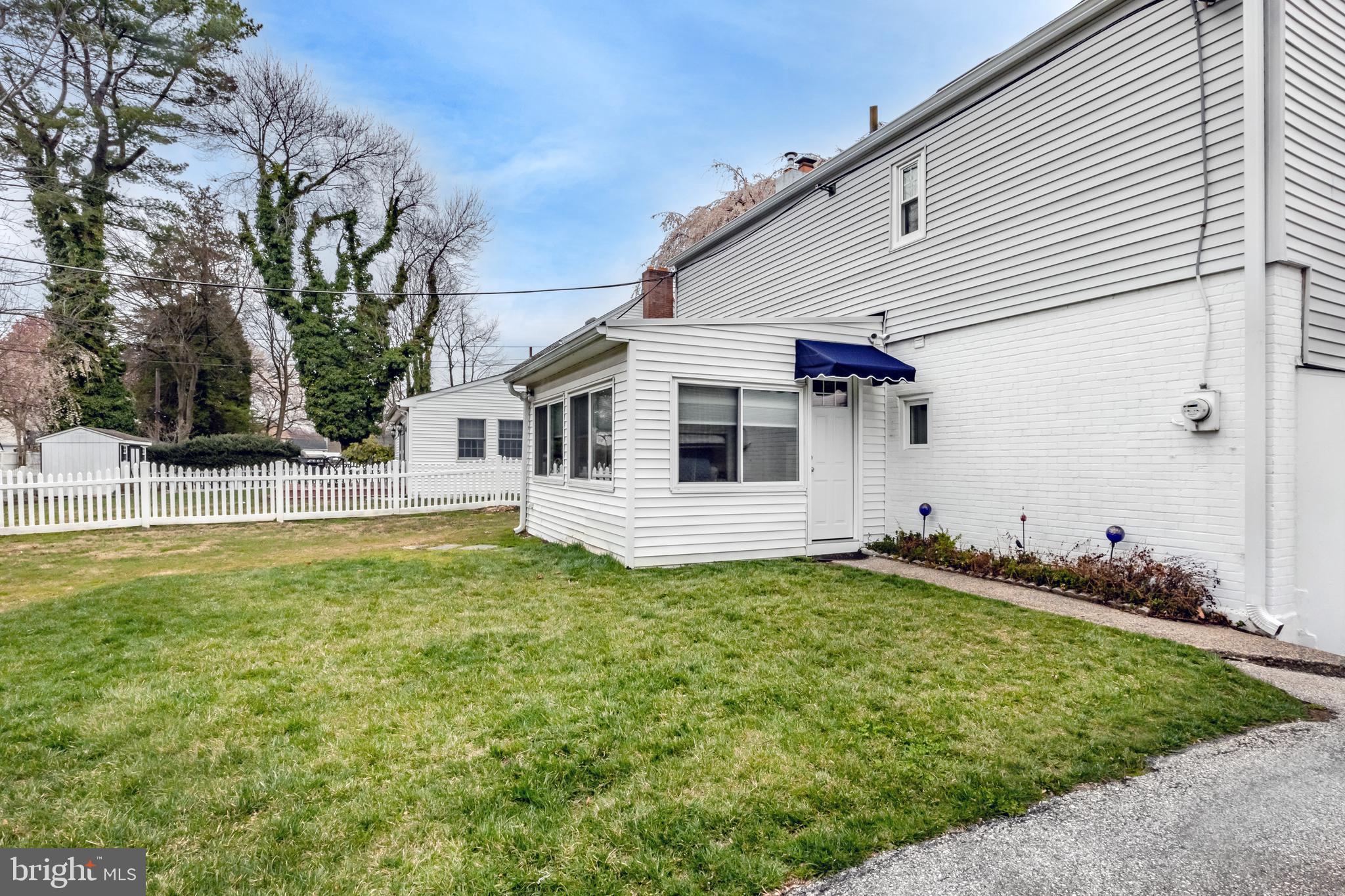 334 E Thomson Ave
