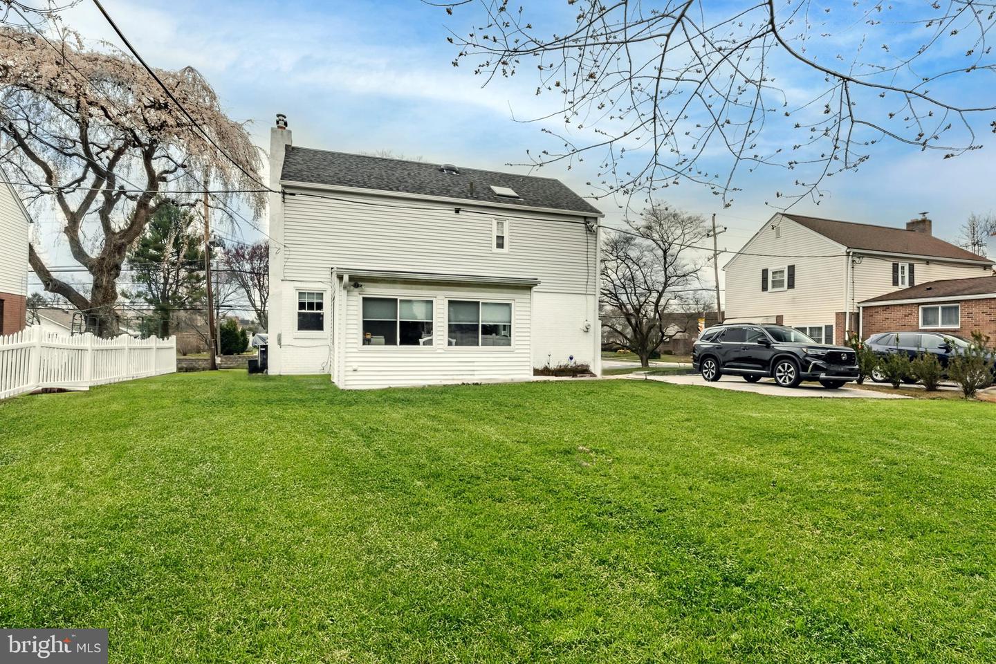 334 E Thomson Ave