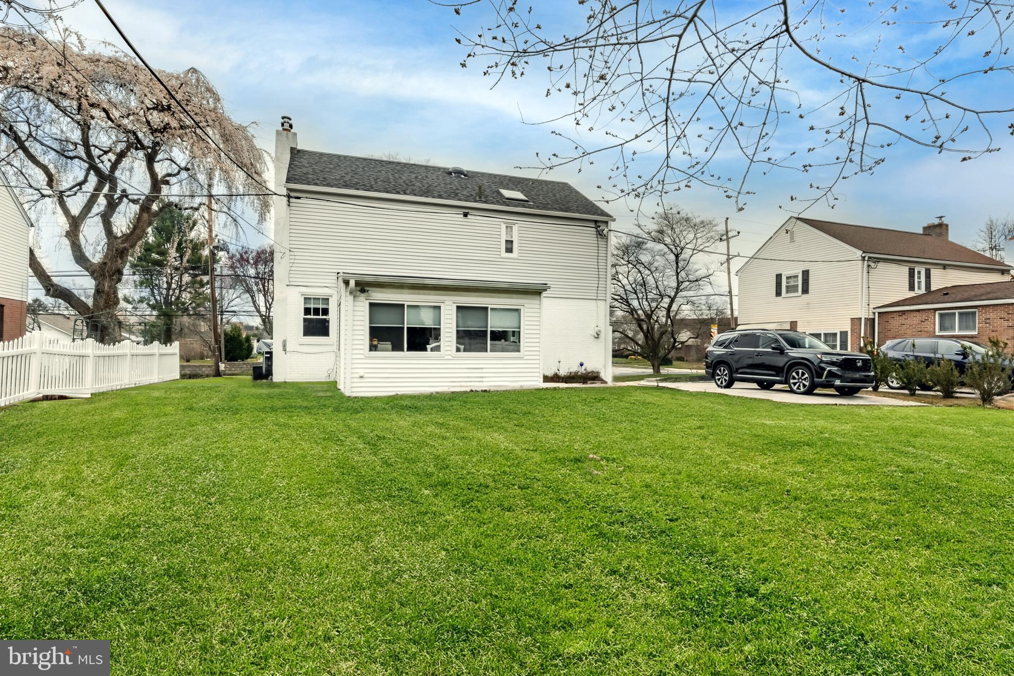334 E Thomson Ave