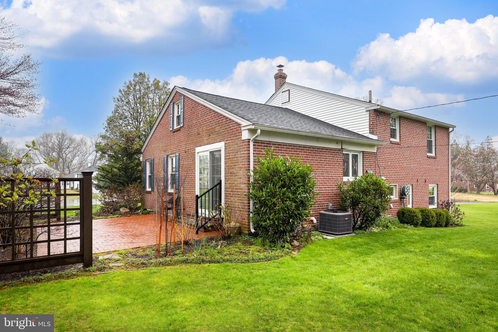224 Canterbury Dr