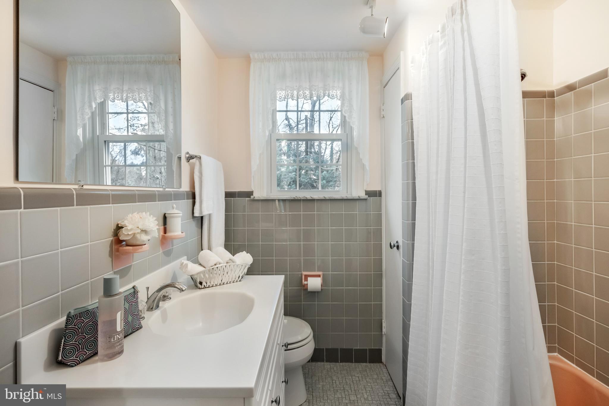 224 Canterbury Dr