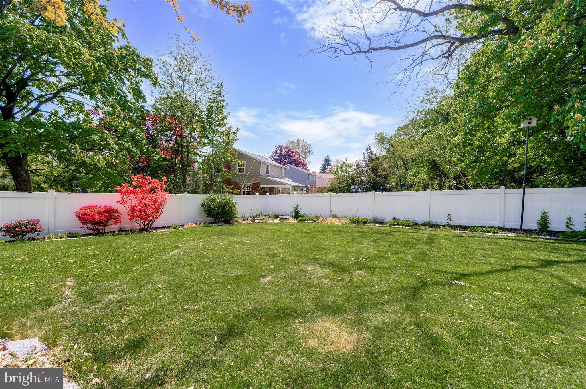537 N Manoa Rd