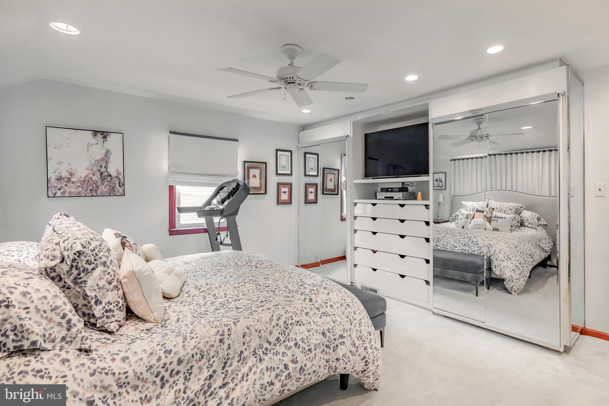 1640 Surrey Ln