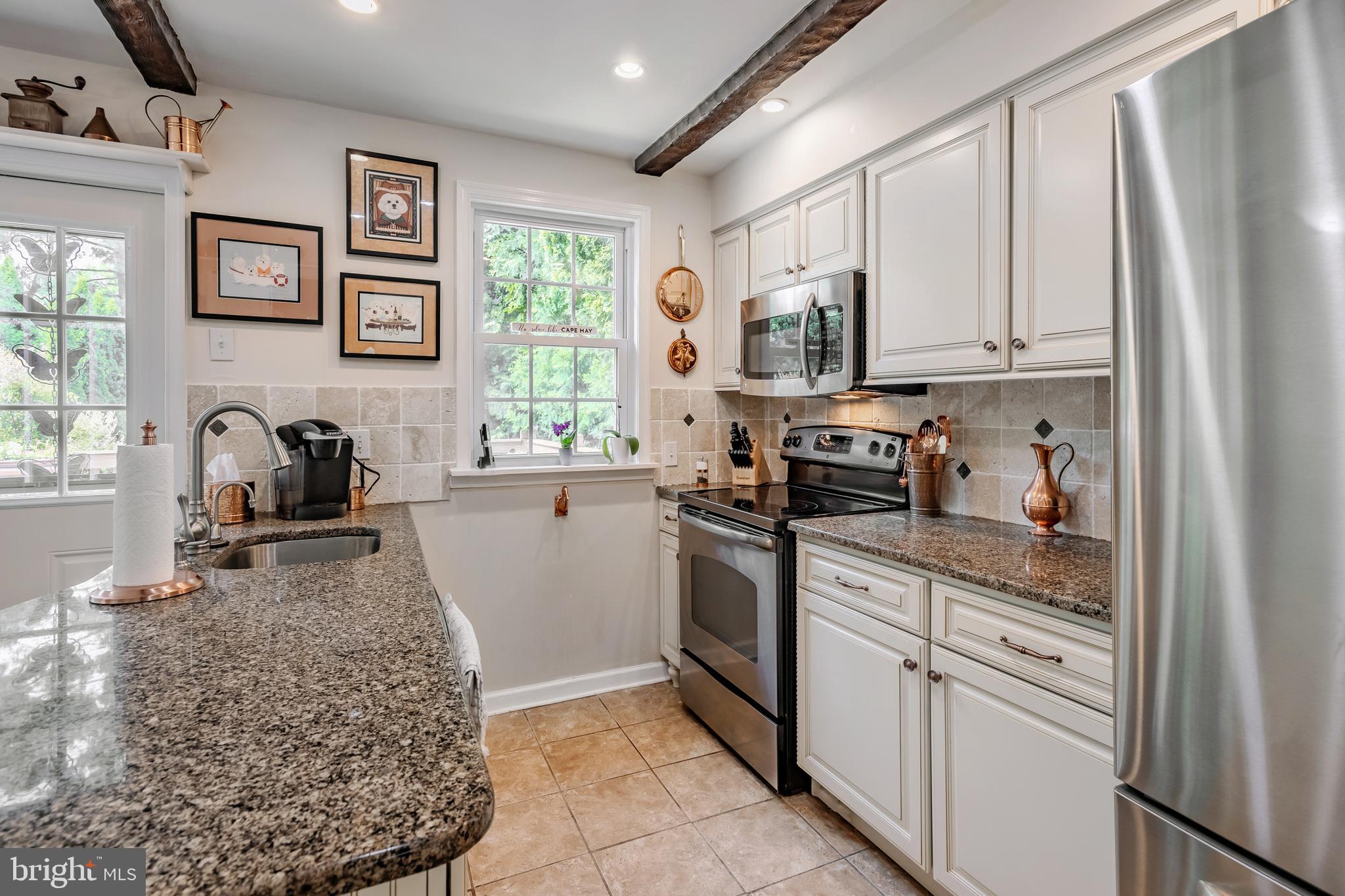 1640 Surrey Ln