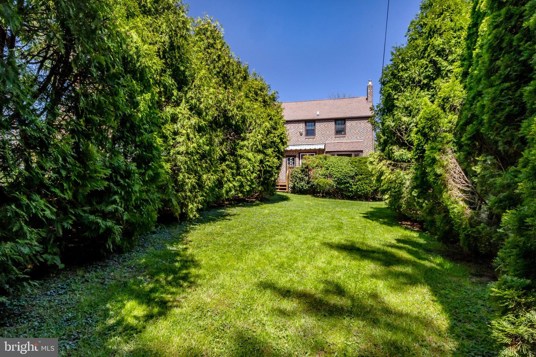 1640 Surrey Ln