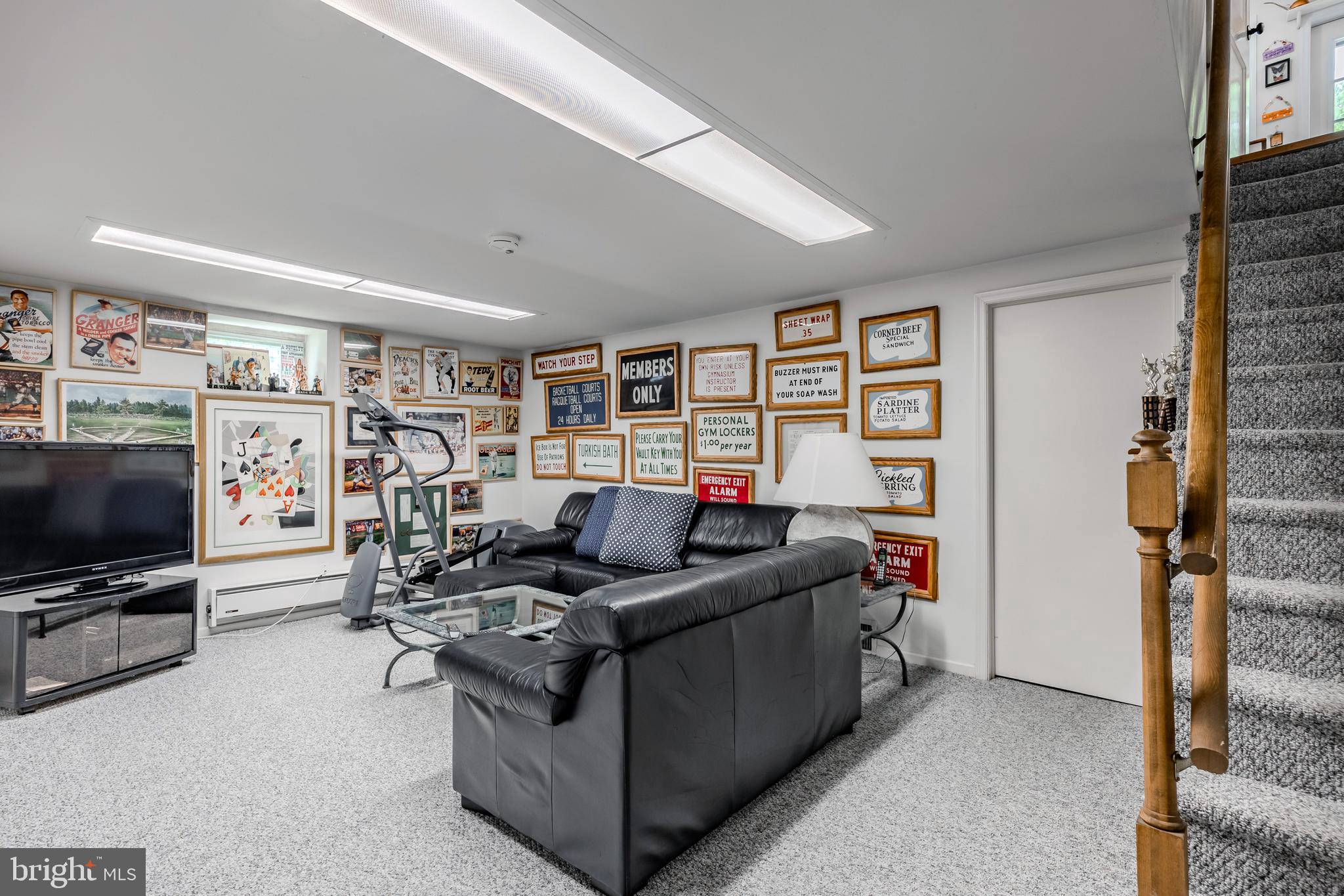 1640 Surrey Ln
