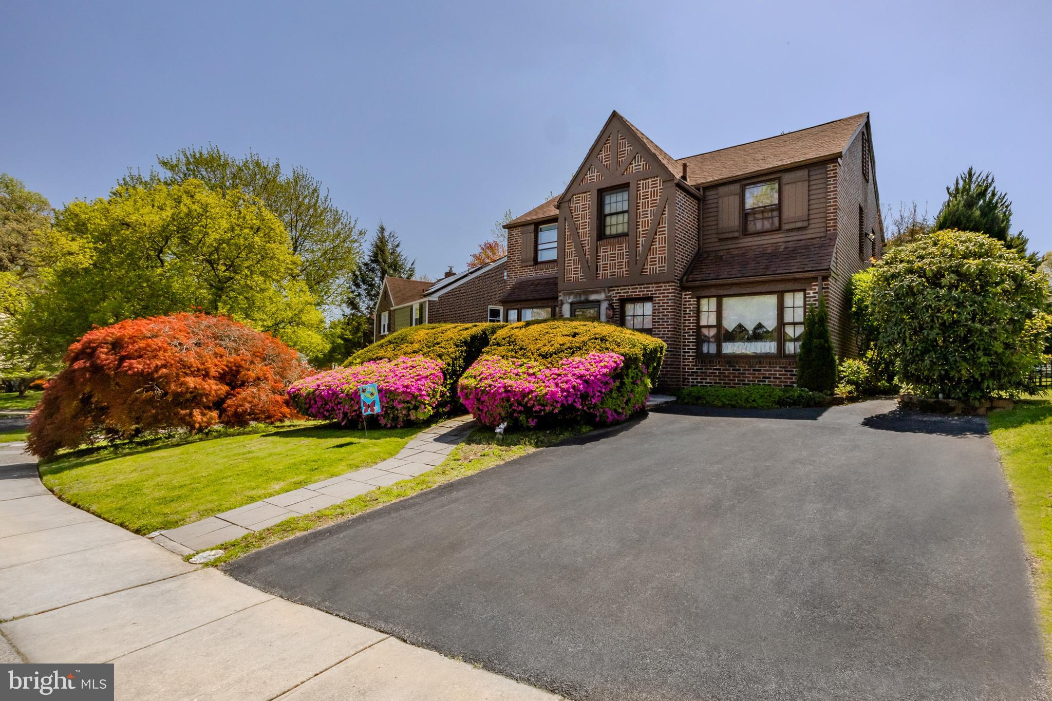 1640 Surrey Ln