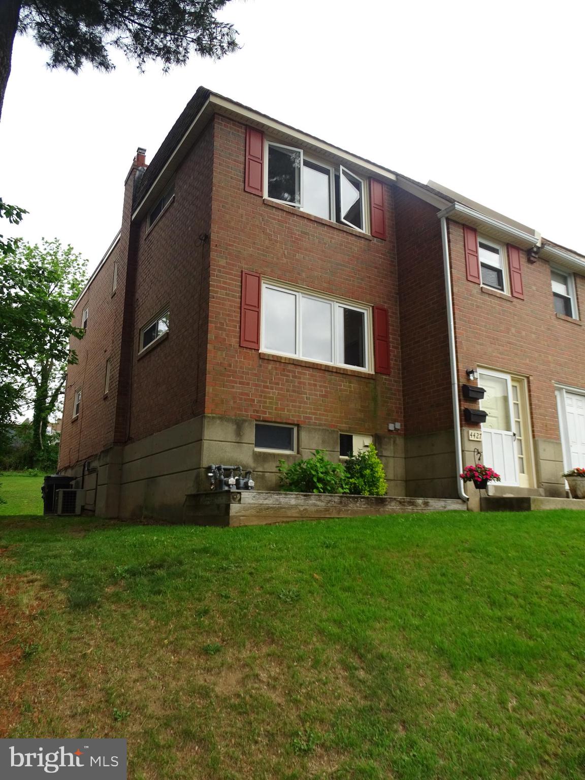4427 Rosemont Ave