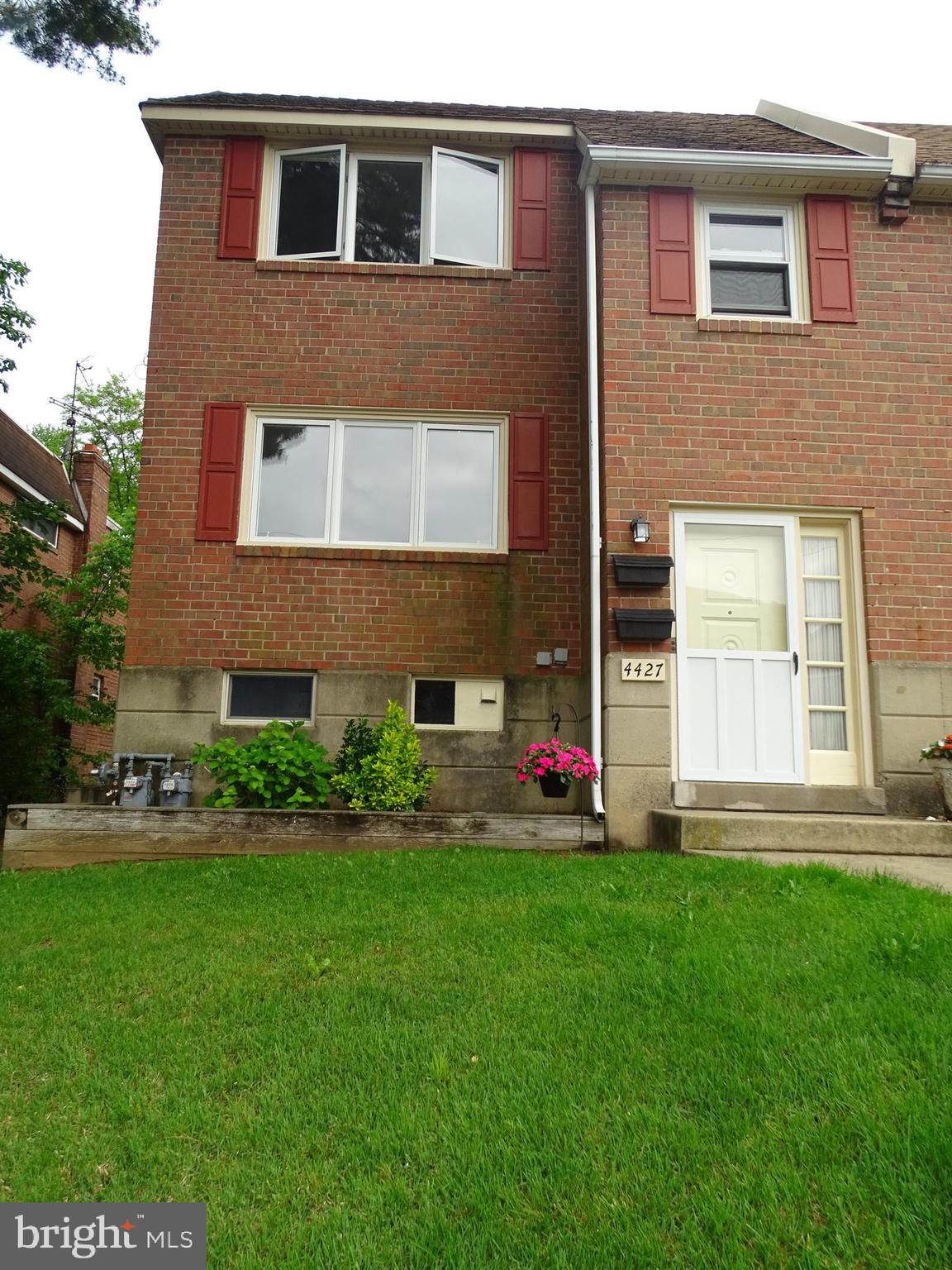4427 Rosemont Ave