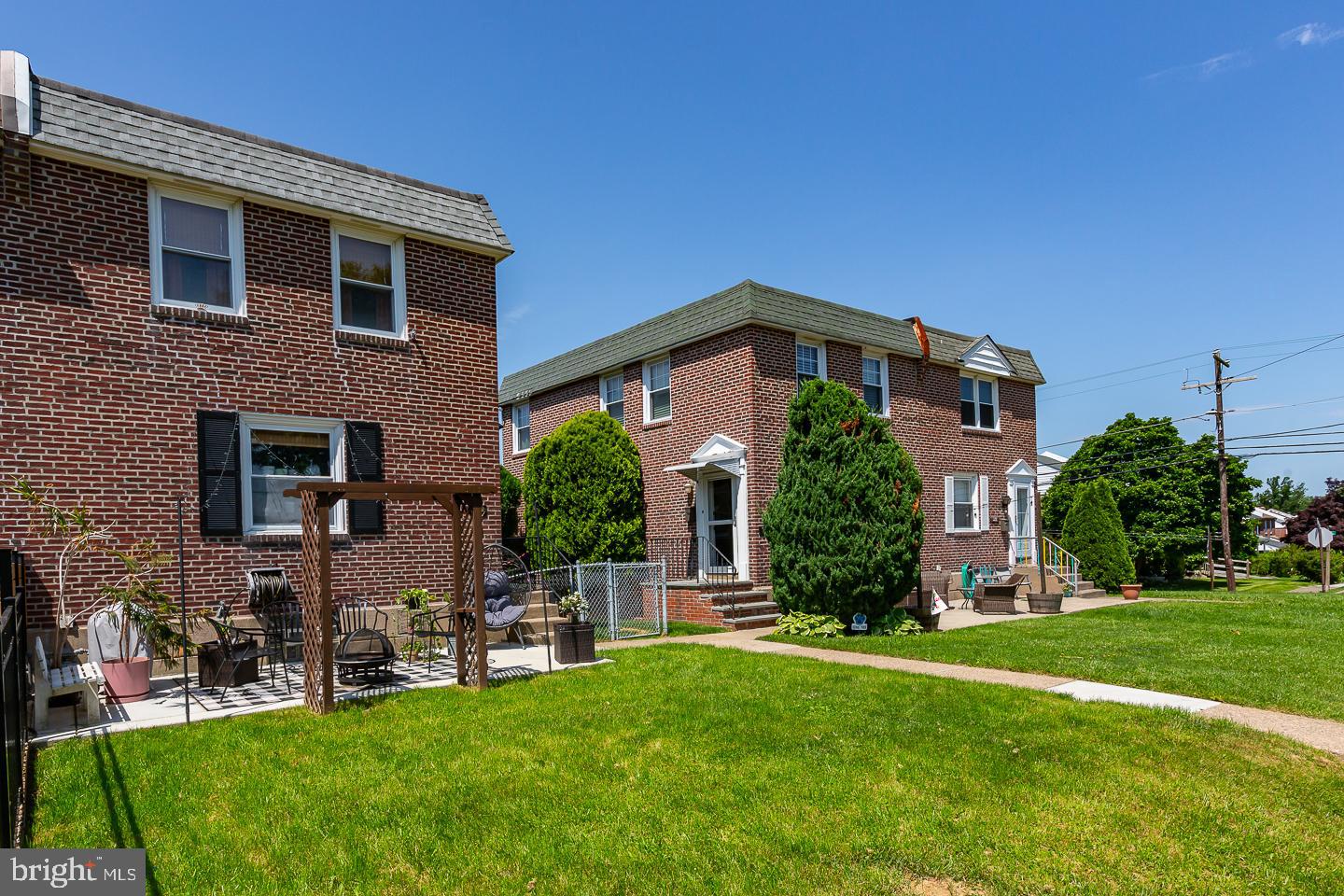 958 Bryan St