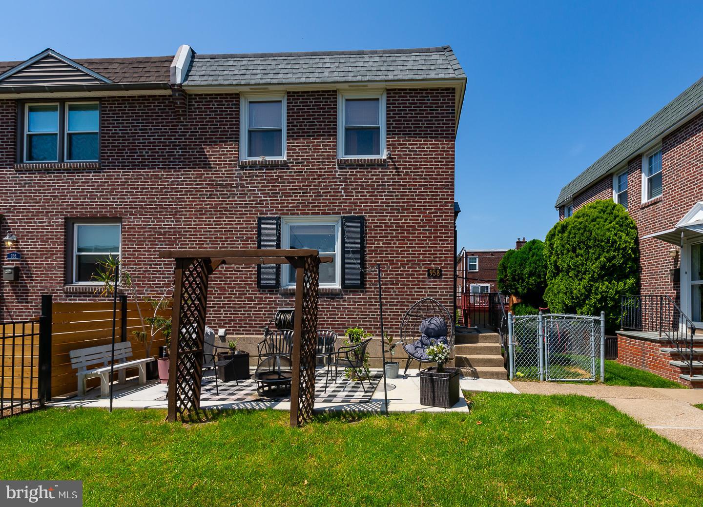 958 Bryan St