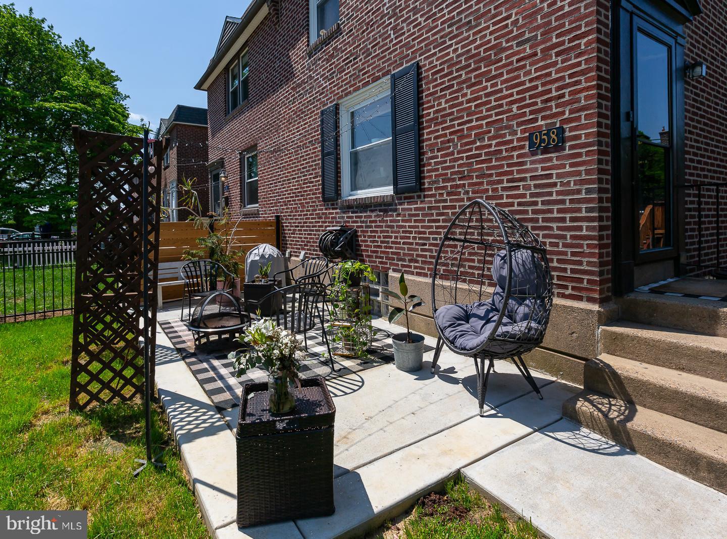 958 Bryan St