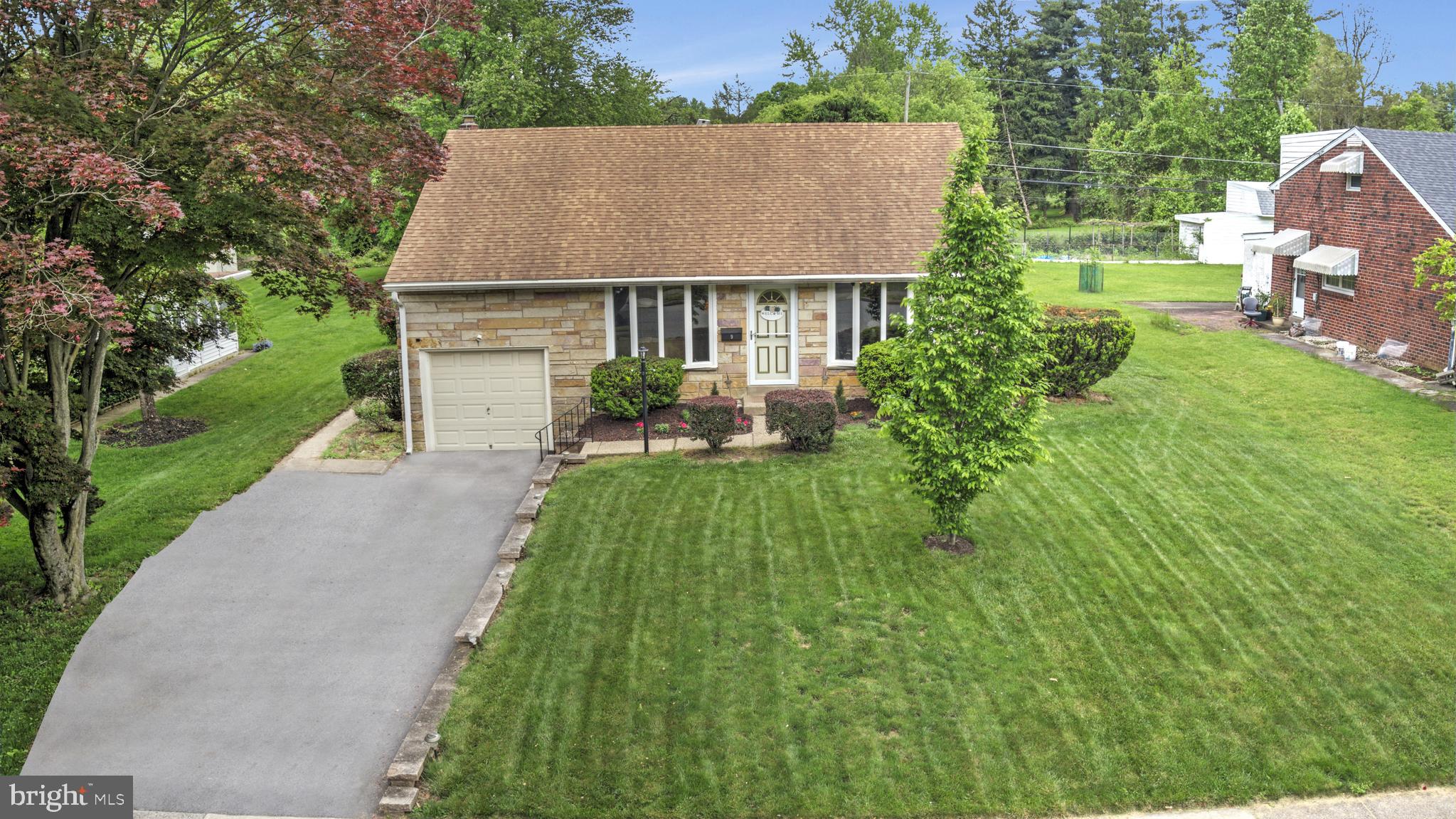 9 Lincoln Ln