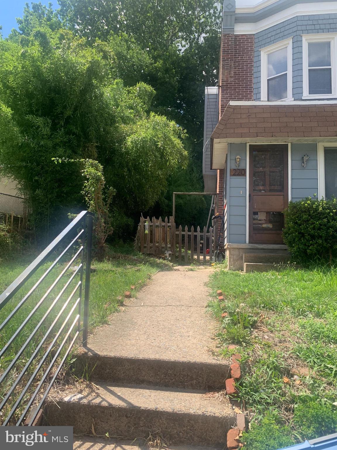 220 HAMILTON AVE