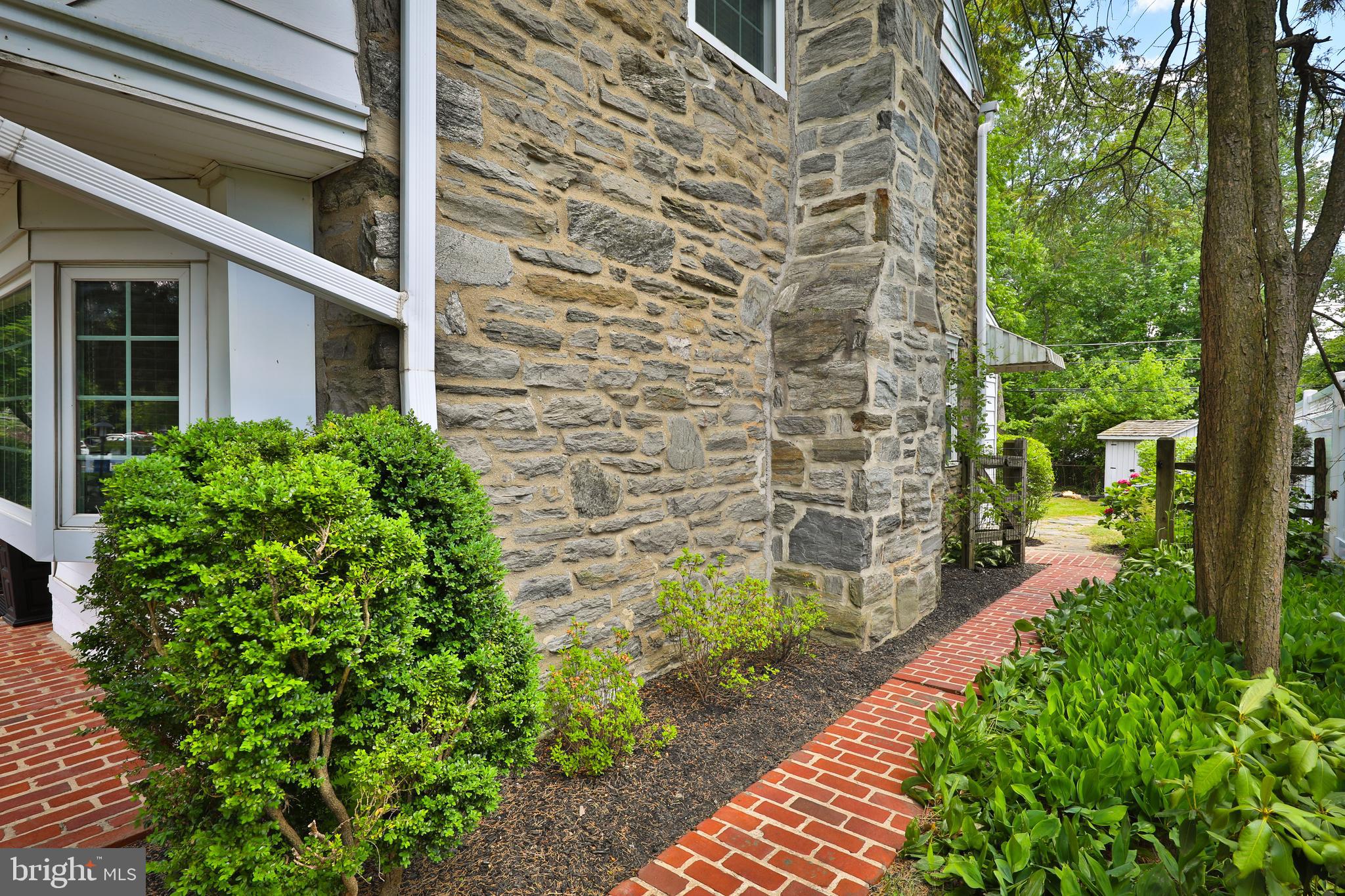 211 LANDOVER RD