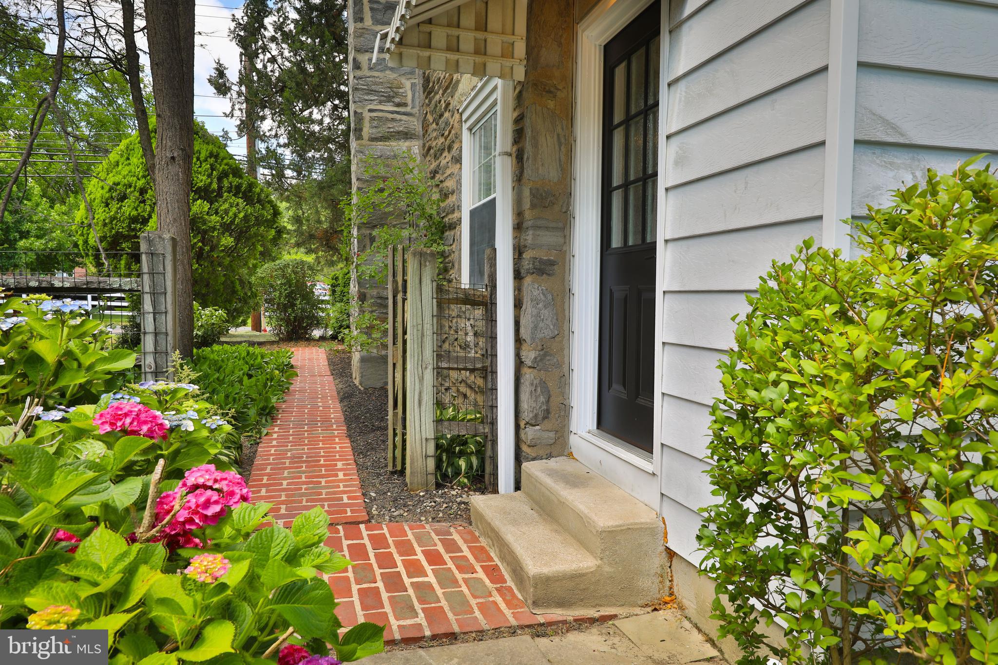 211 LANDOVER RD