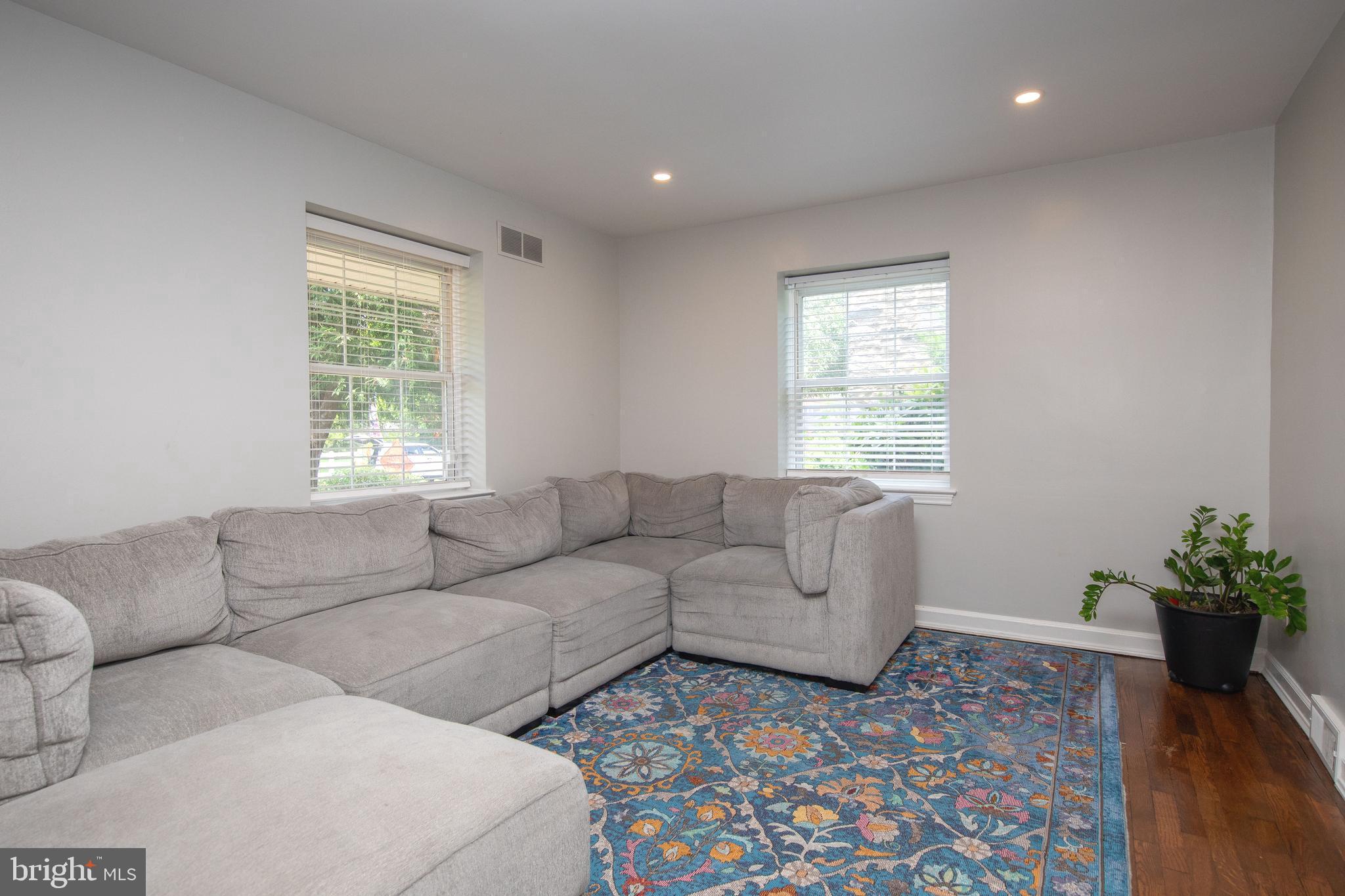 211 LANDOVER RD