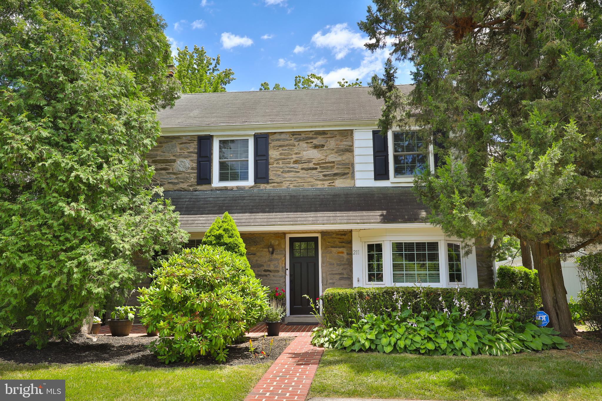 211 LANDOVER RD
