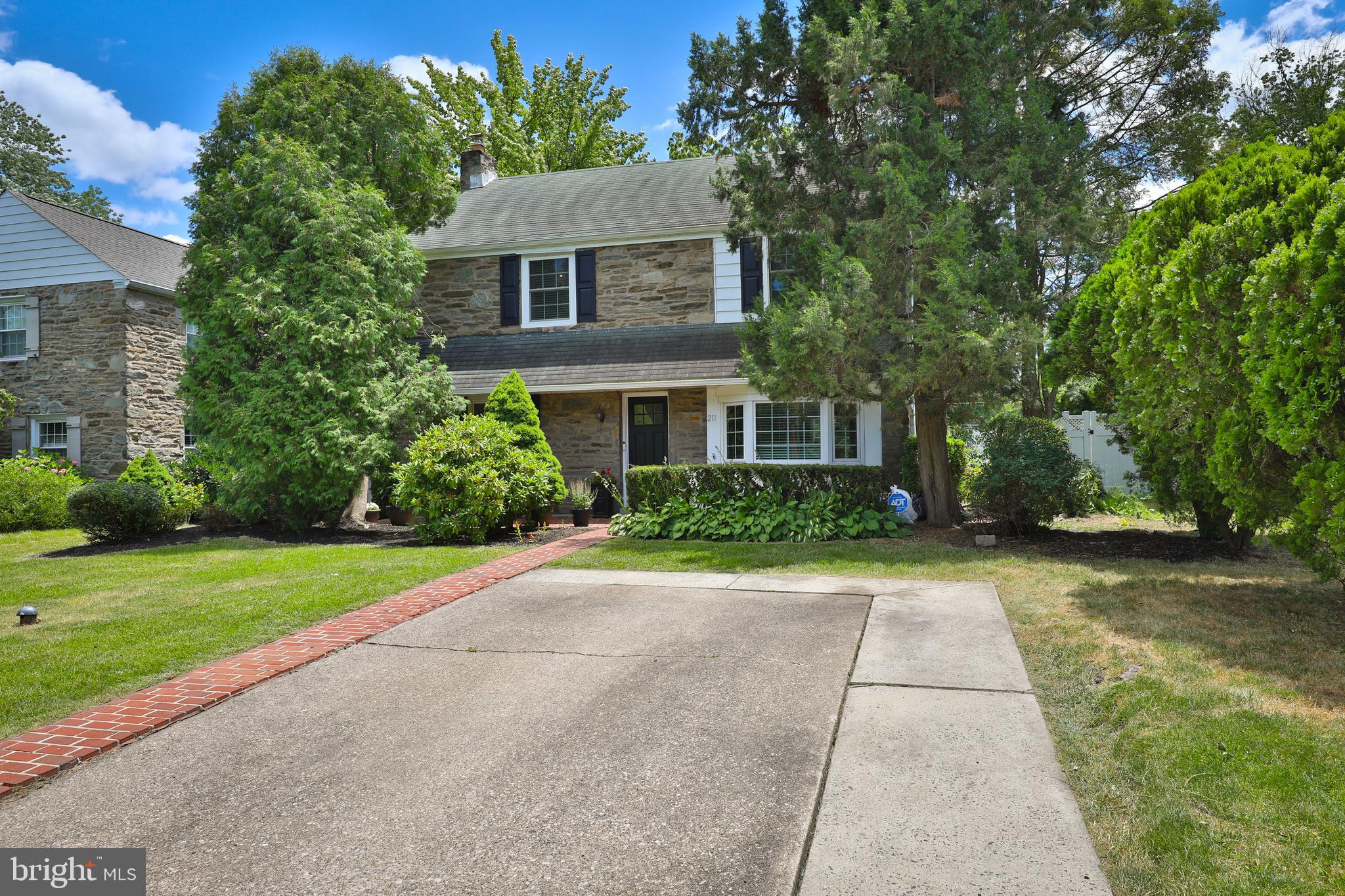 211 LANDOVER RD