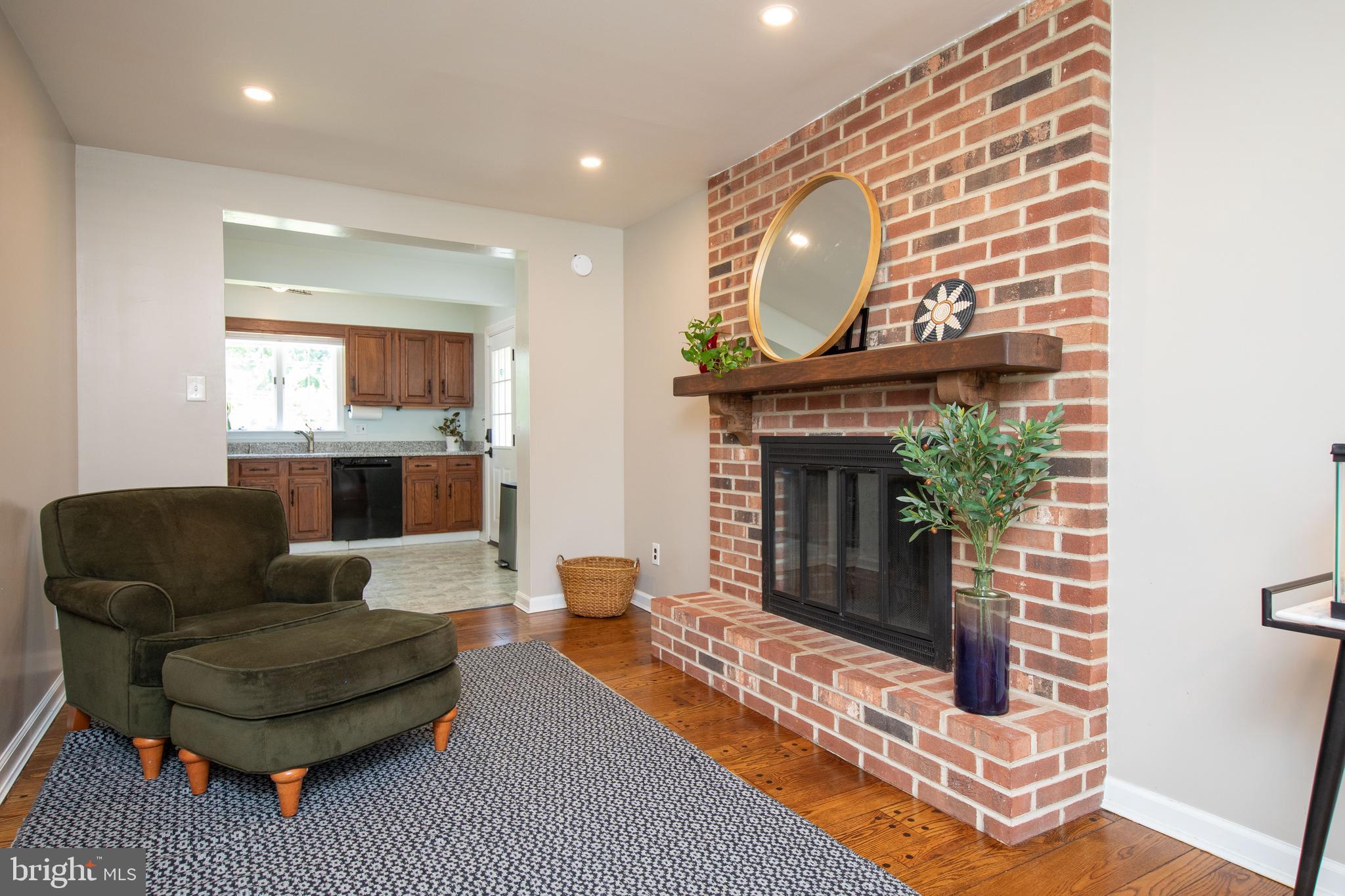 211 LANDOVER RD