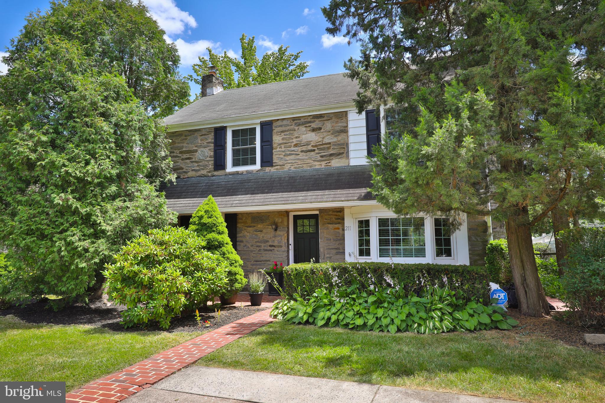 211 LANDOVER RD